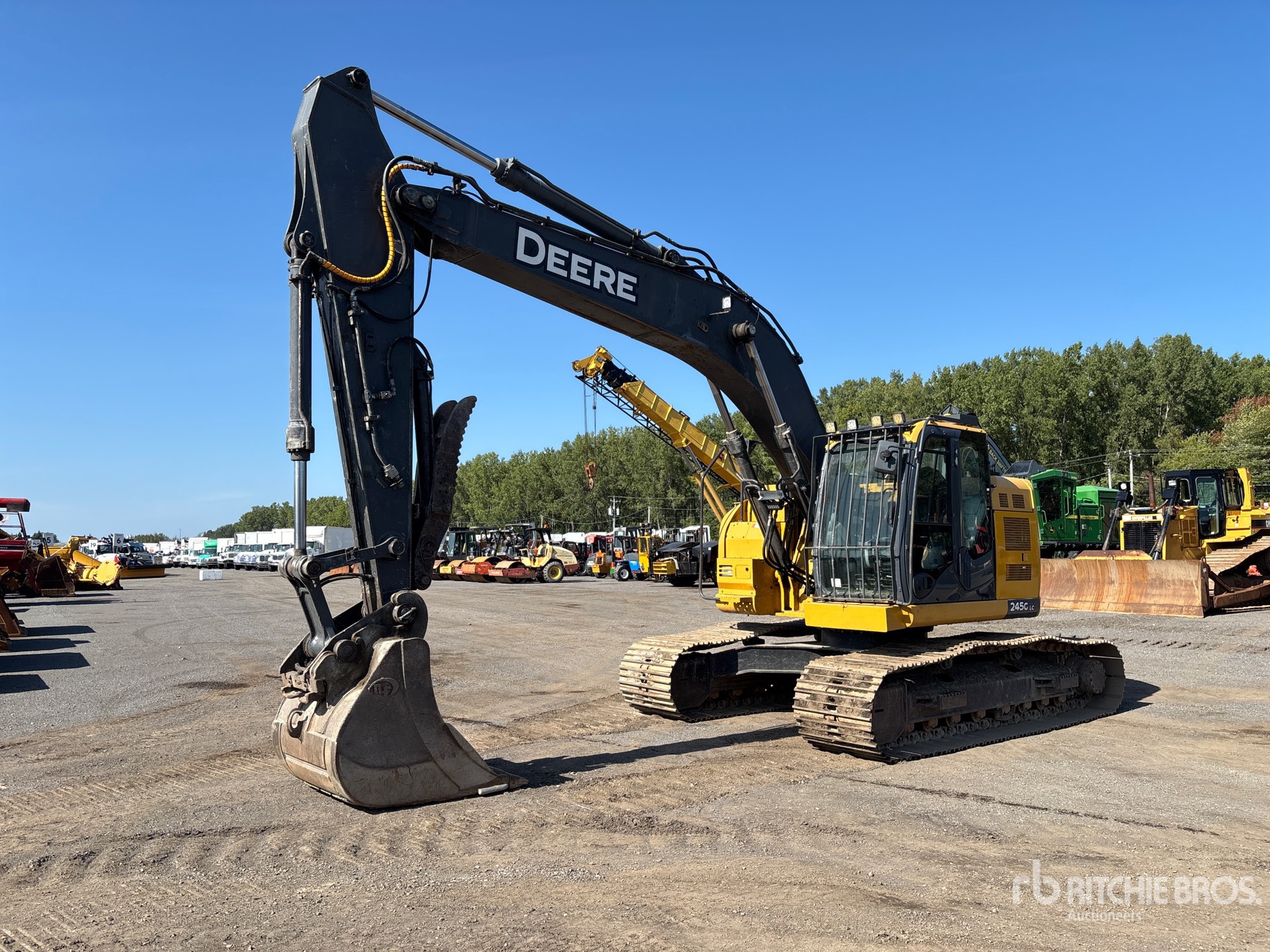 Photo of 2015 John Deere 245G LC
