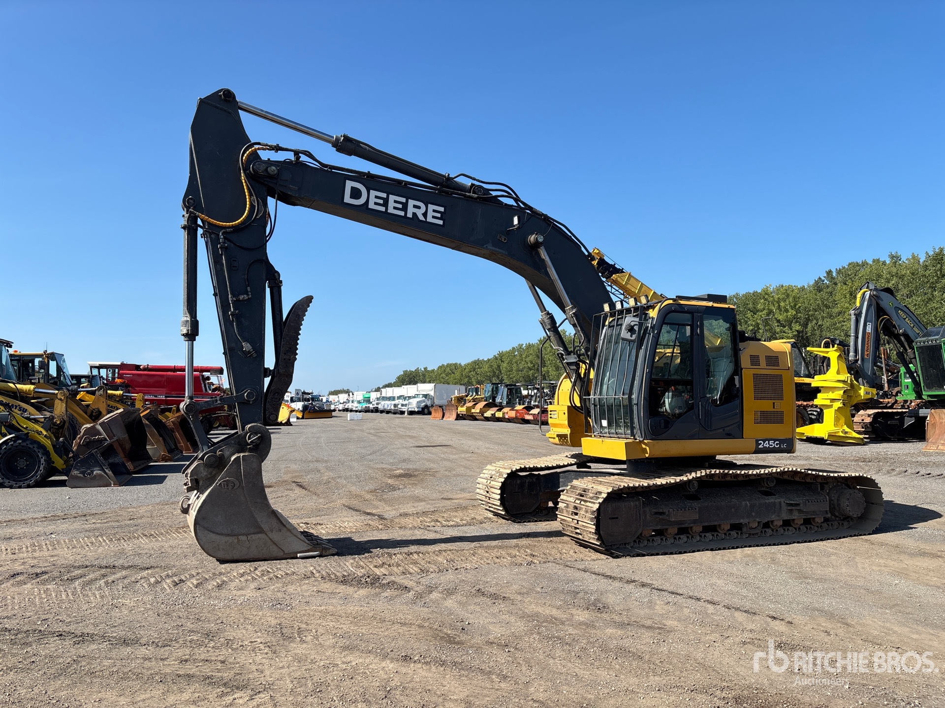 2015 John Deere 245G LC