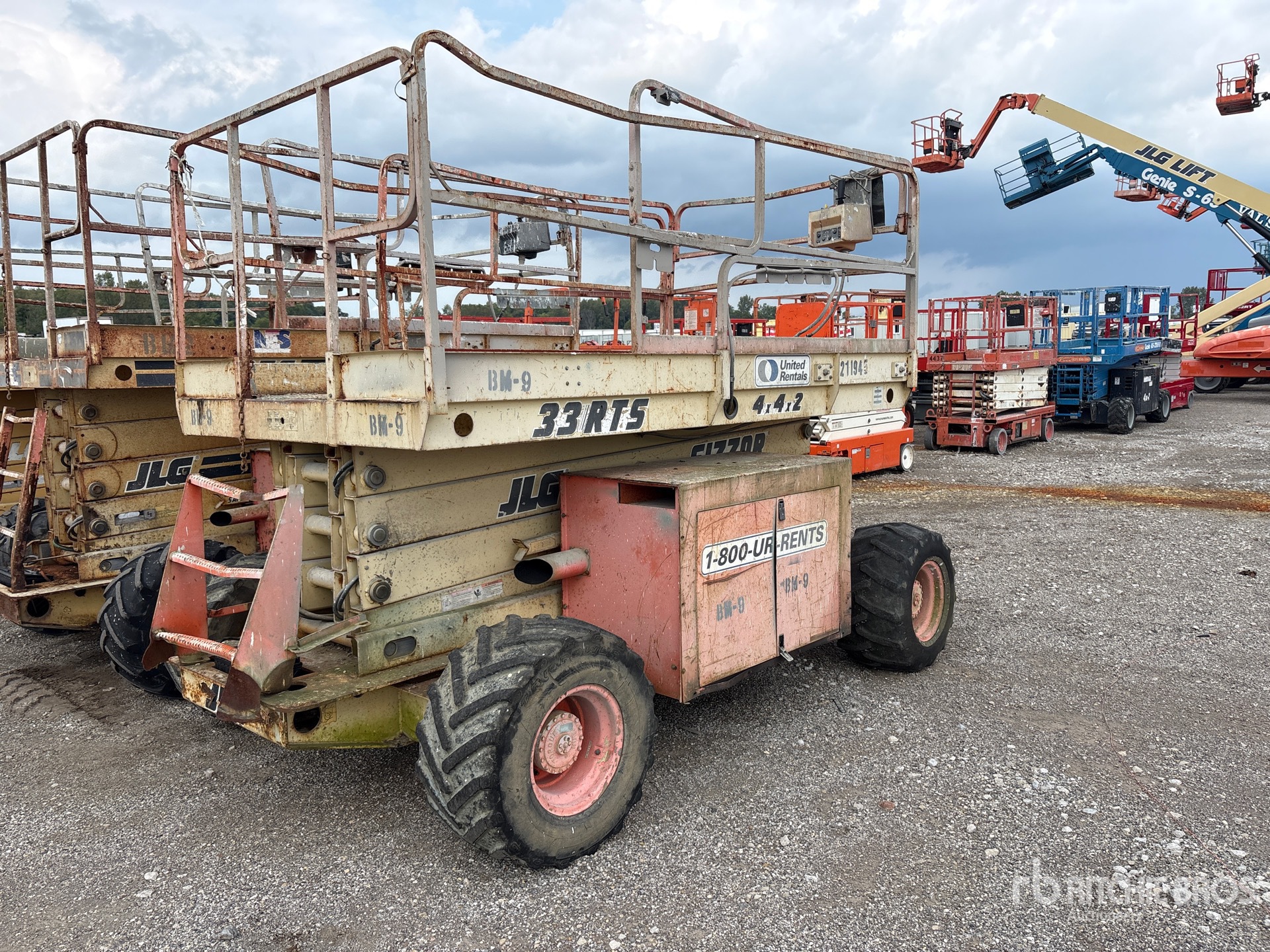 Photo of 2000 JLG 33RTS