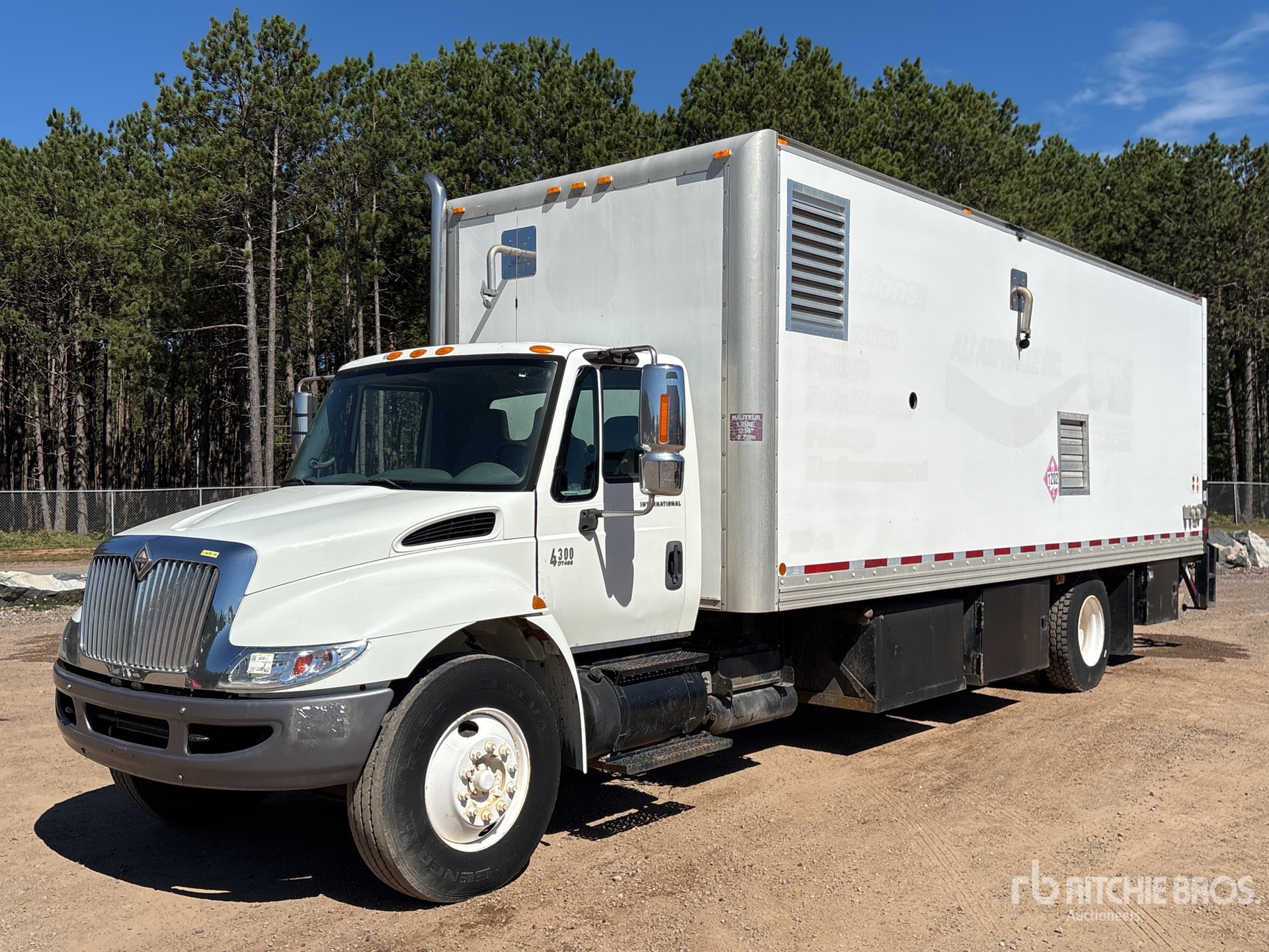 Photo of 2004 International 4300