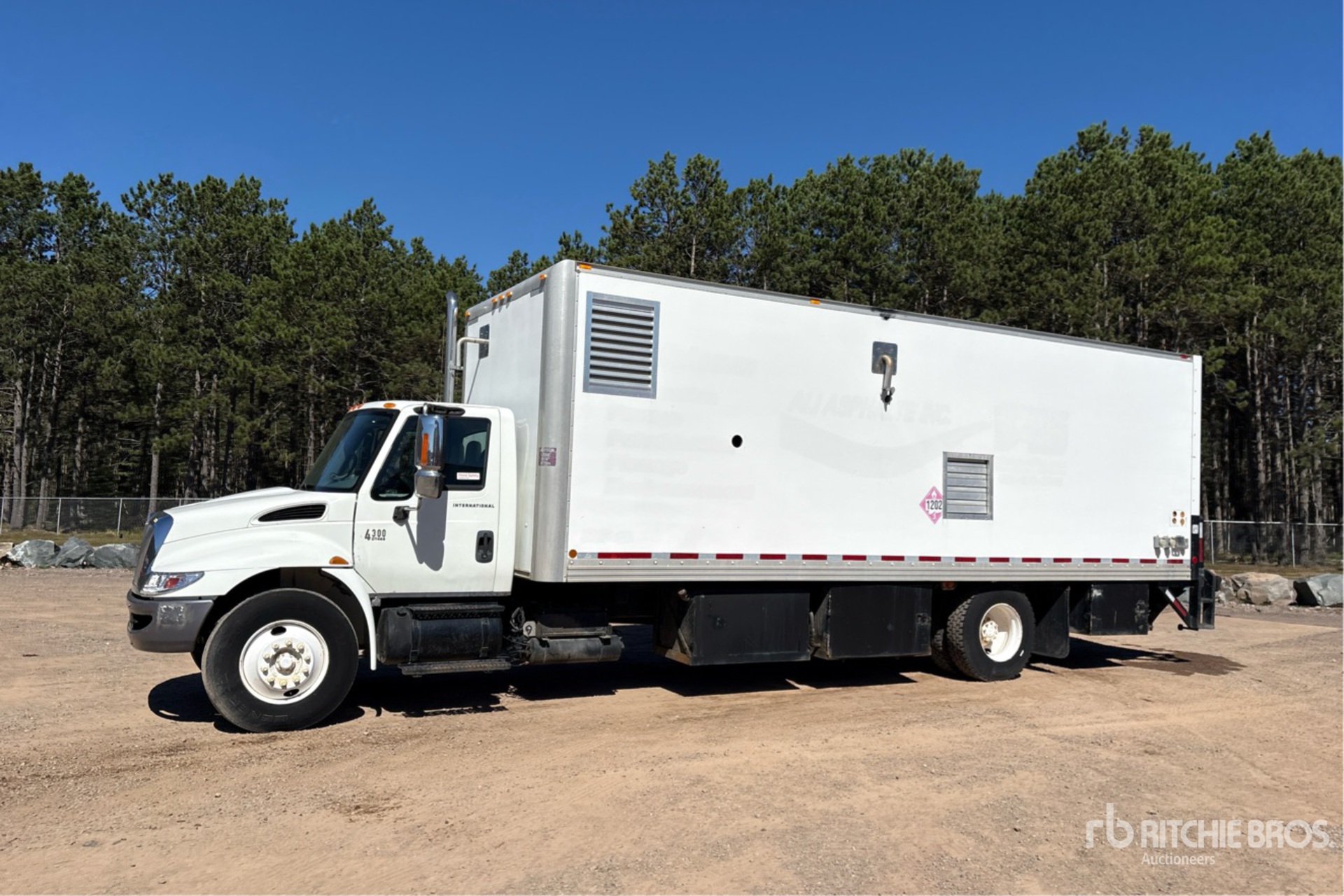 2004 International 4300