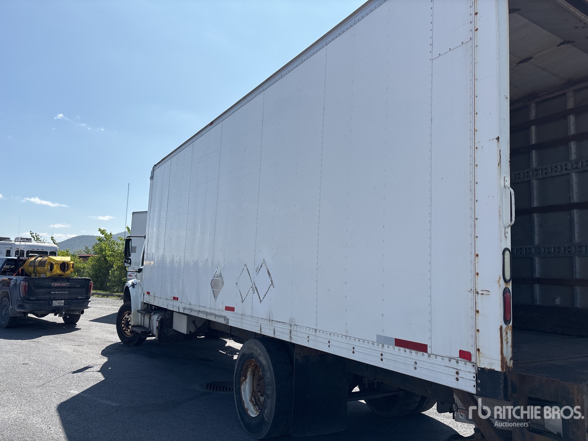 2012 Freightliner M2 106