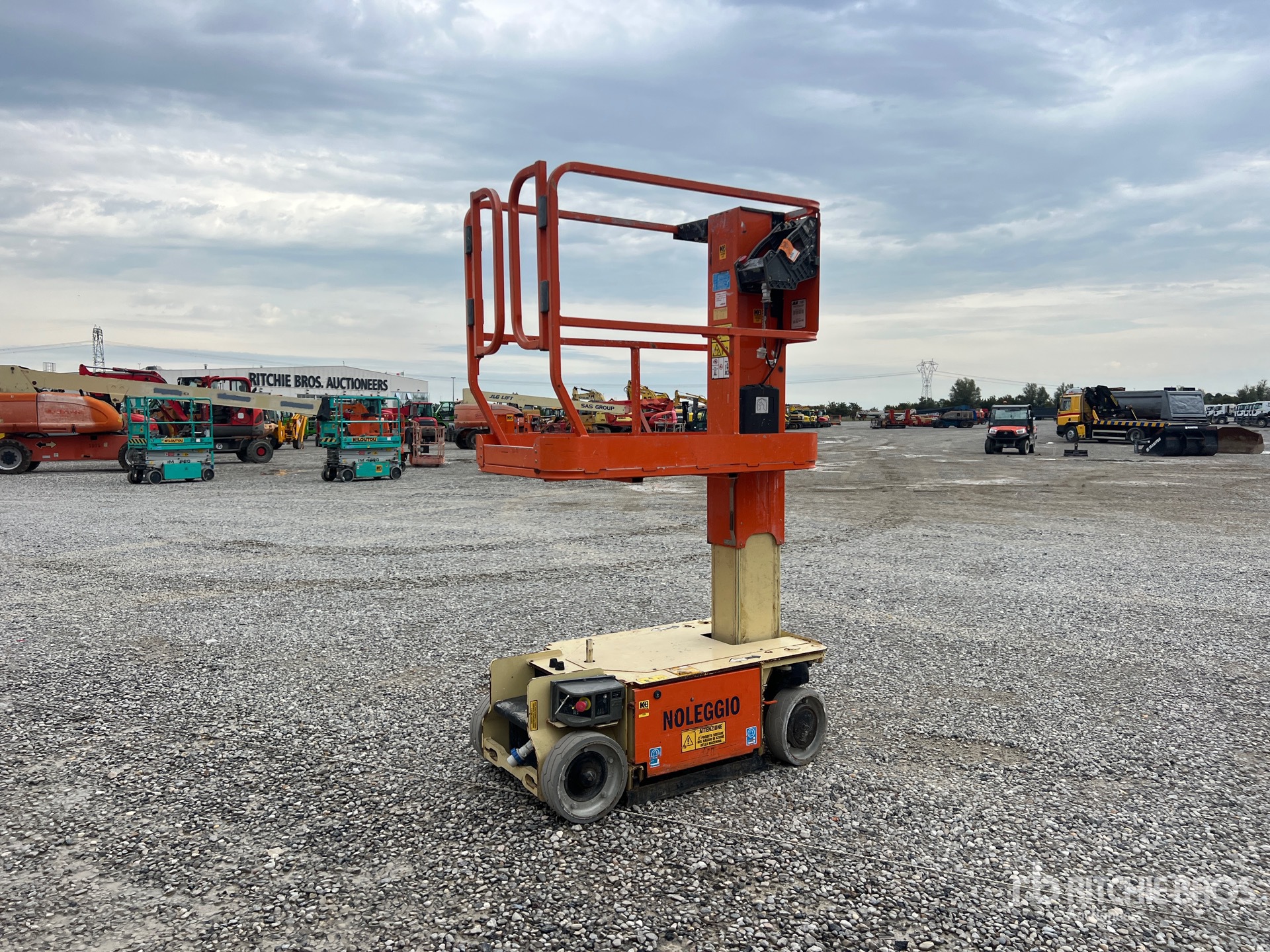Photo of 2016 JLG 1230ES