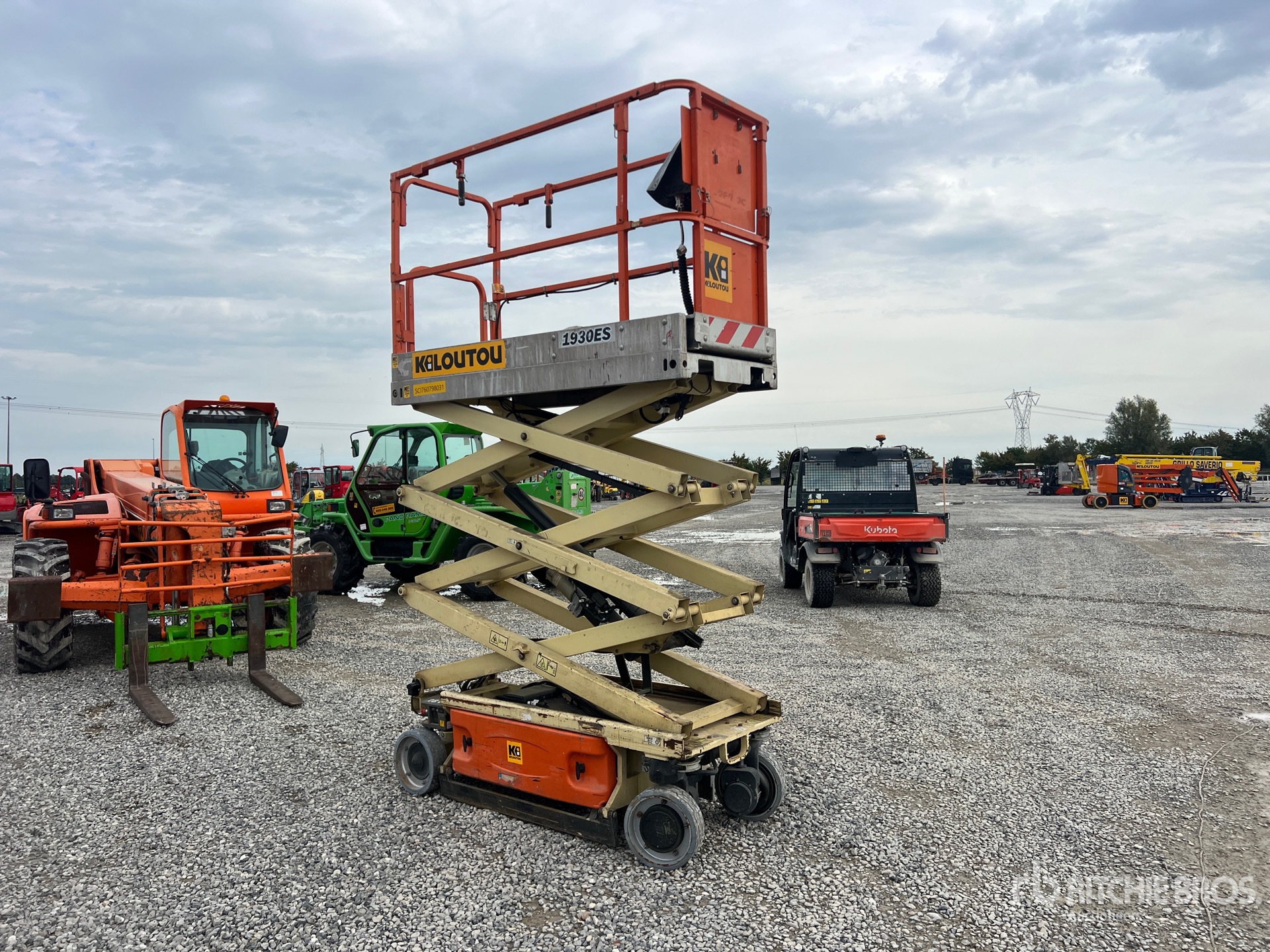2013 JLG 1930 ES