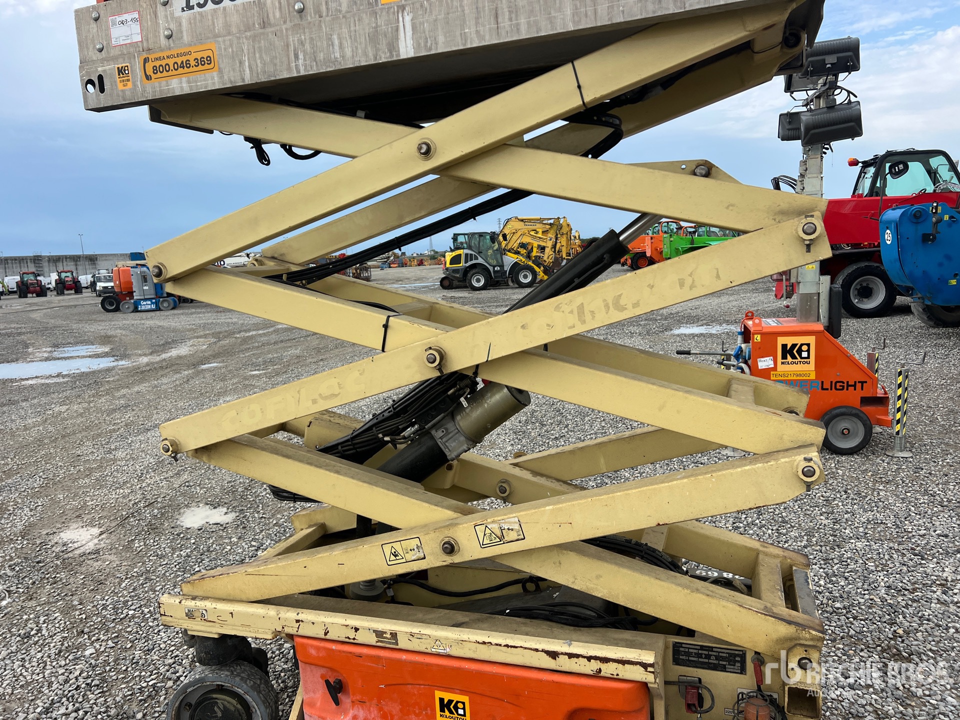 2013 JLG 1930 ES