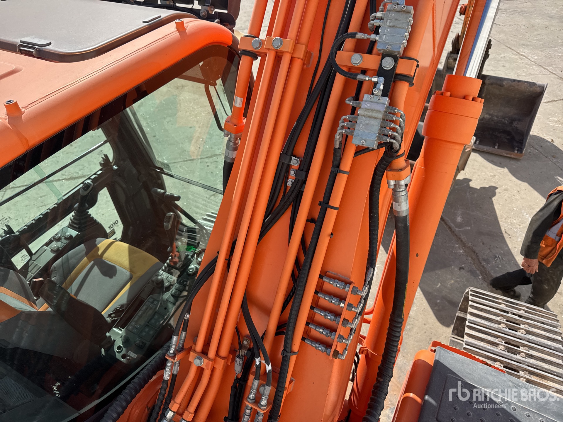 2016 Doosan DX225LC-3