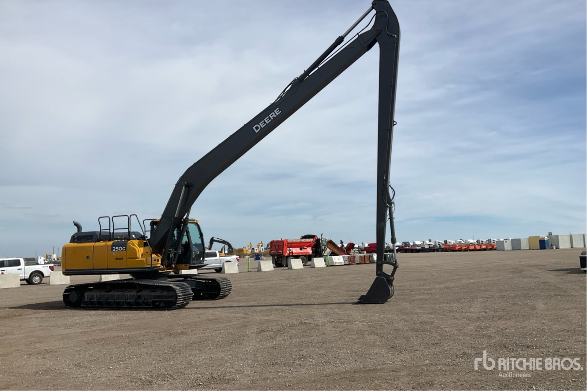 2019 John Deere 250G LC