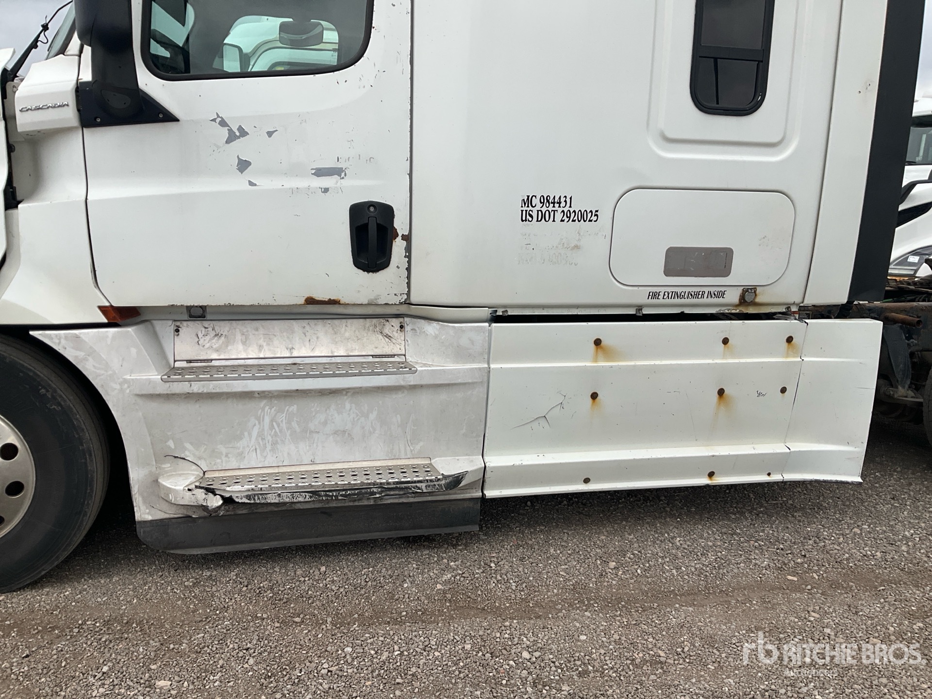 2020 Freightliner CASCADIA 126