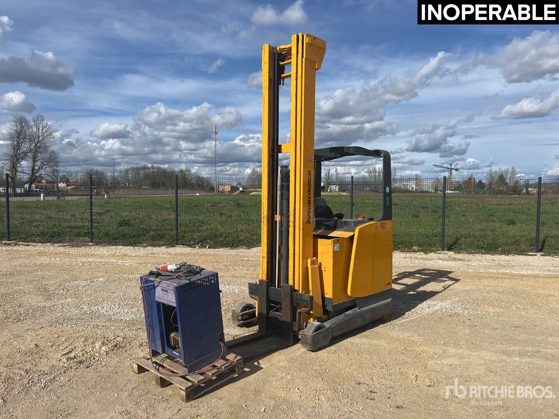 Photo of Jungheinrich 1400 kg Chariot Elevateur Elect ...