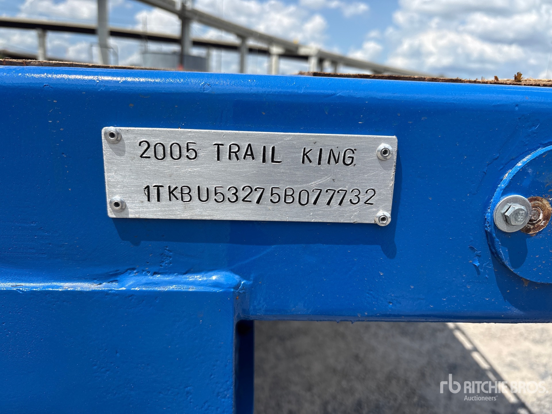 2005 Trail King 53 ft T/A Spread Axle