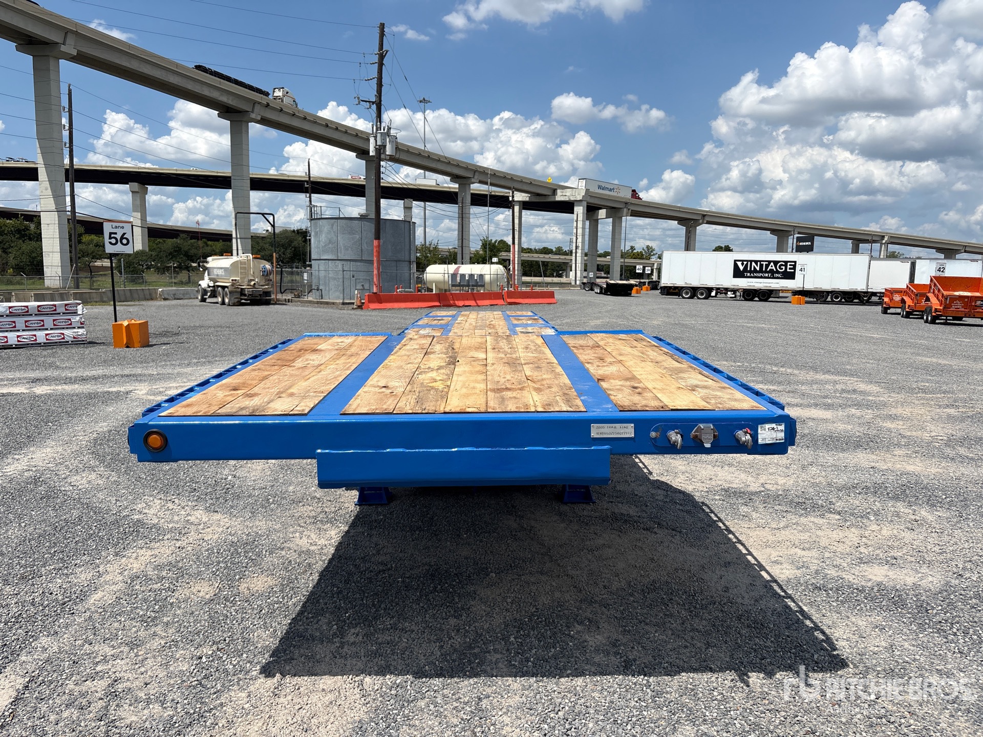 2005 Trail King 53 ft T/A Spread Axle