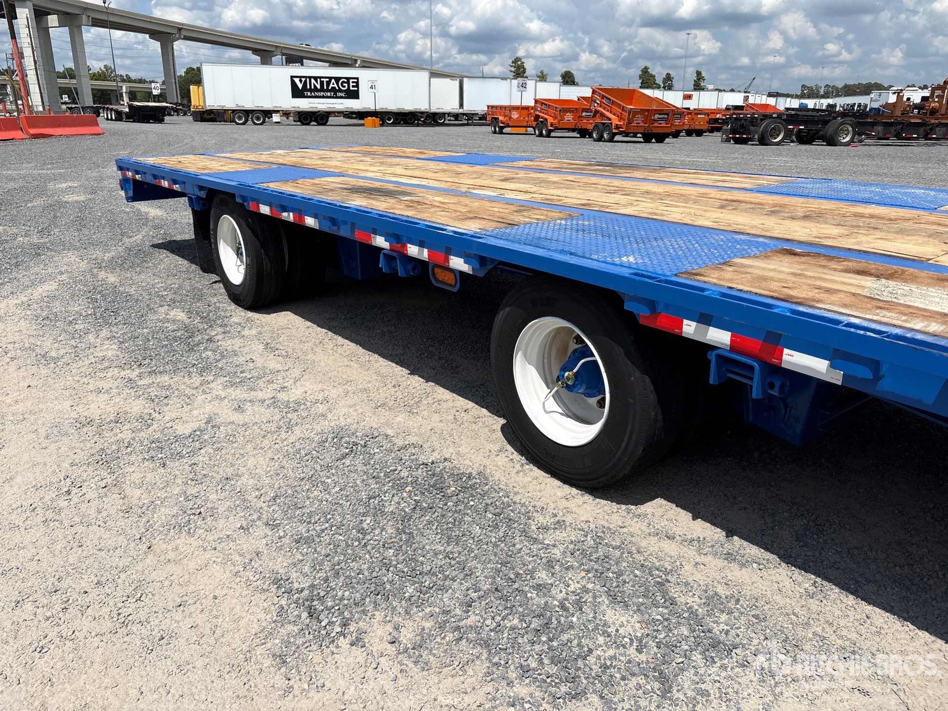 2005 Trail King 53 ft T/A Spread Axle
