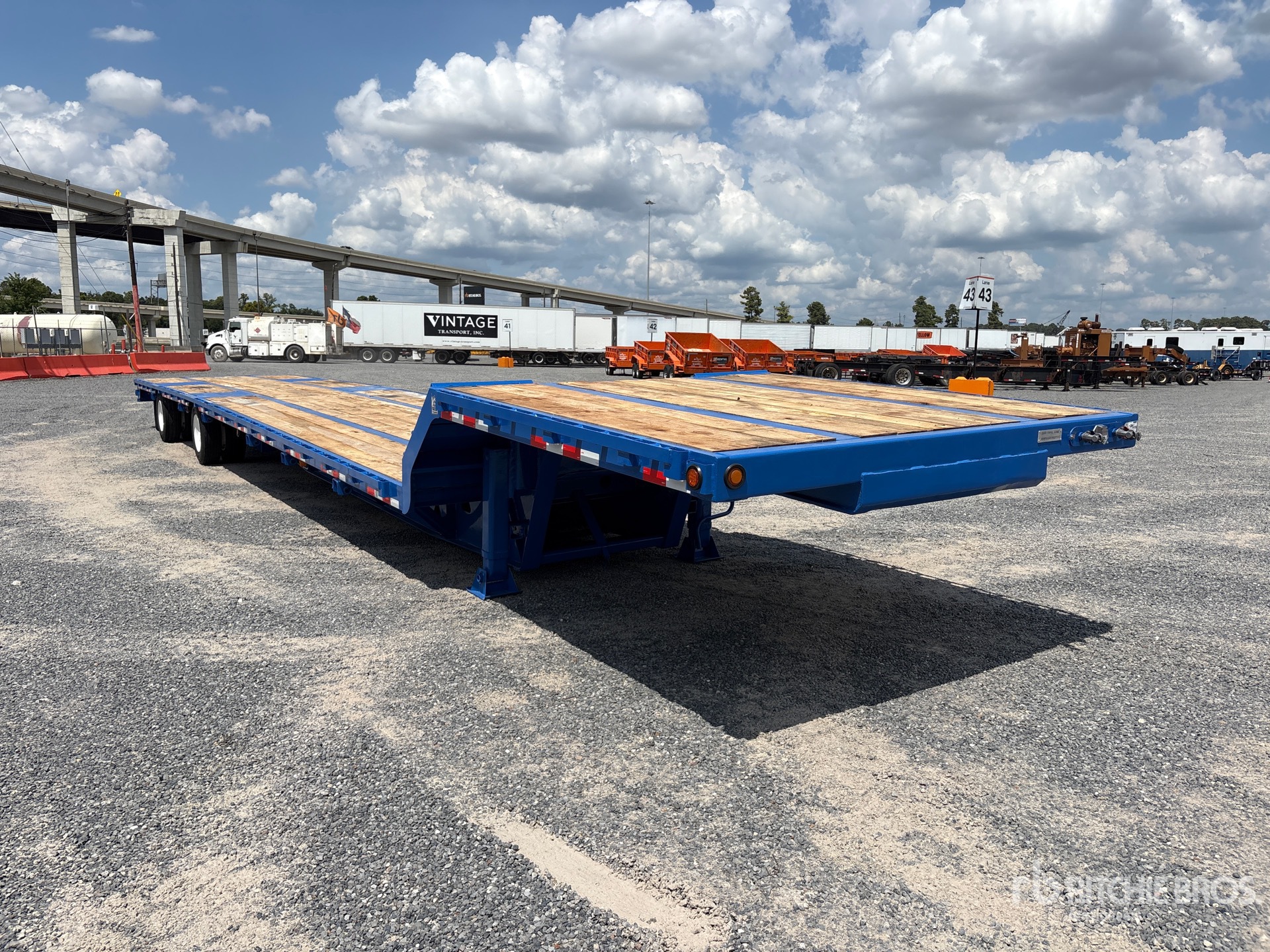 2005 Trail King 53 ft T/A Spread Axle