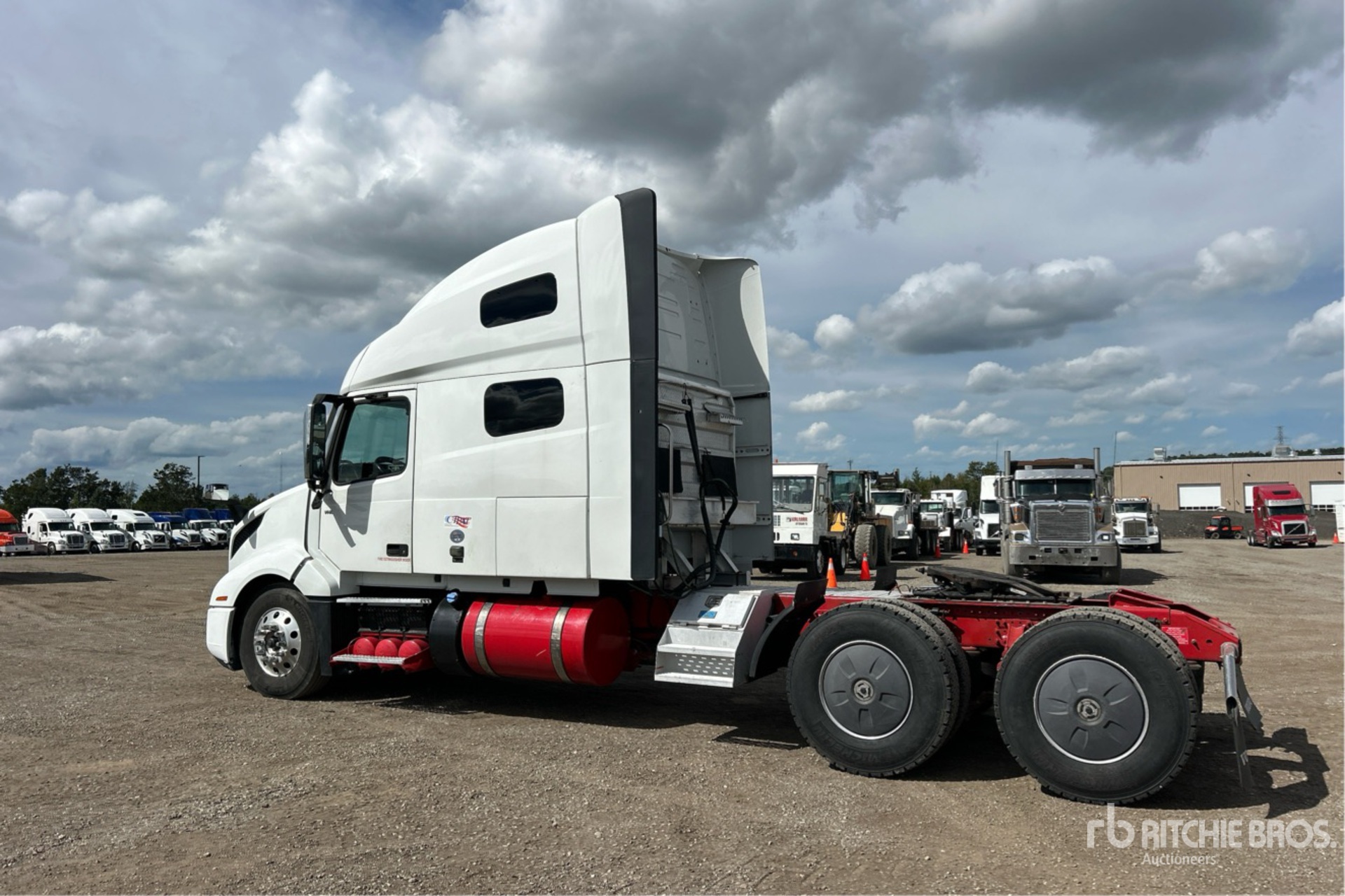 2025 Volvo VNL