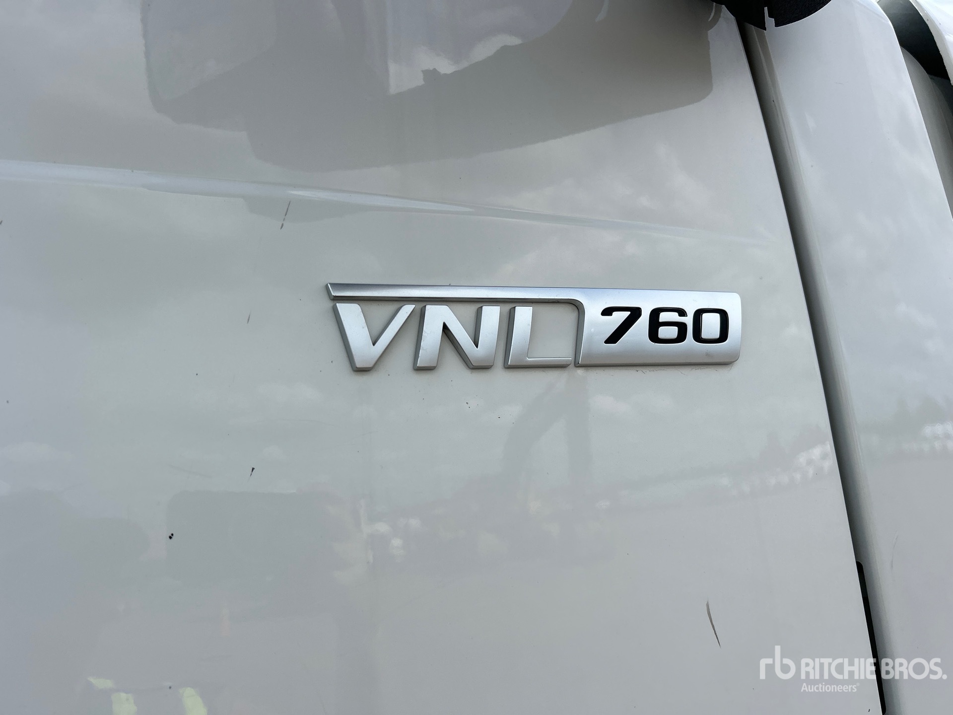 2025 Volvo VNL