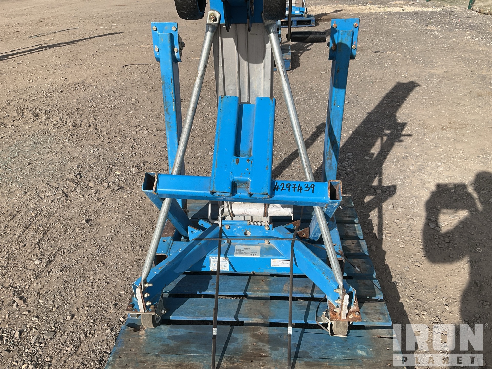 2019 Genie SLA-10