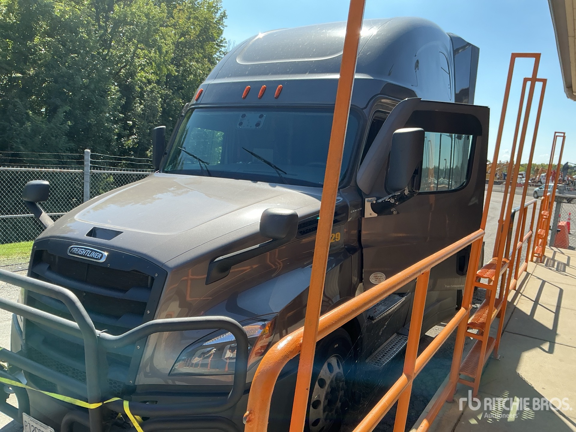 2021 Freightliner CASCADIA 126