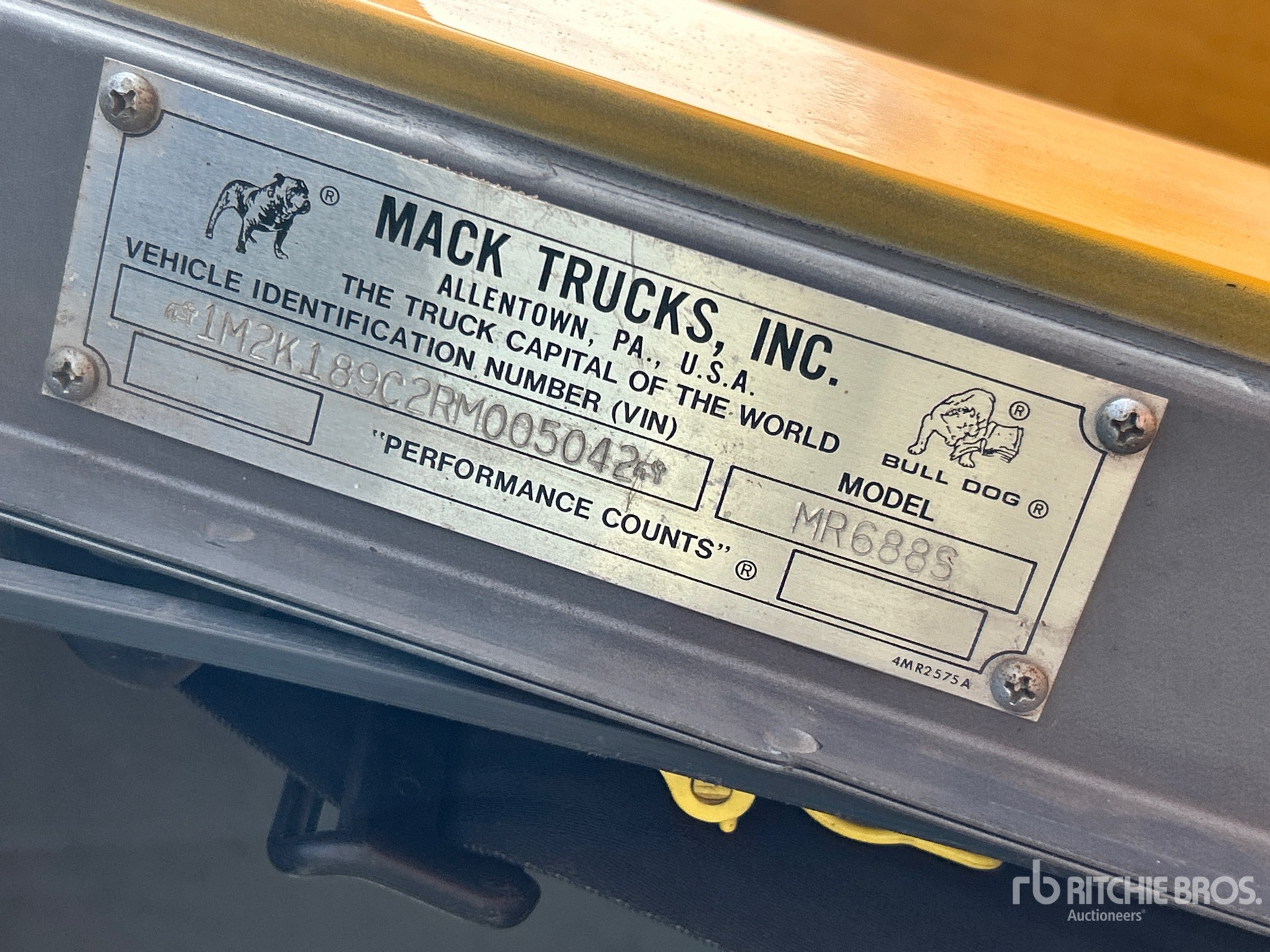 1994 Mack MR688S