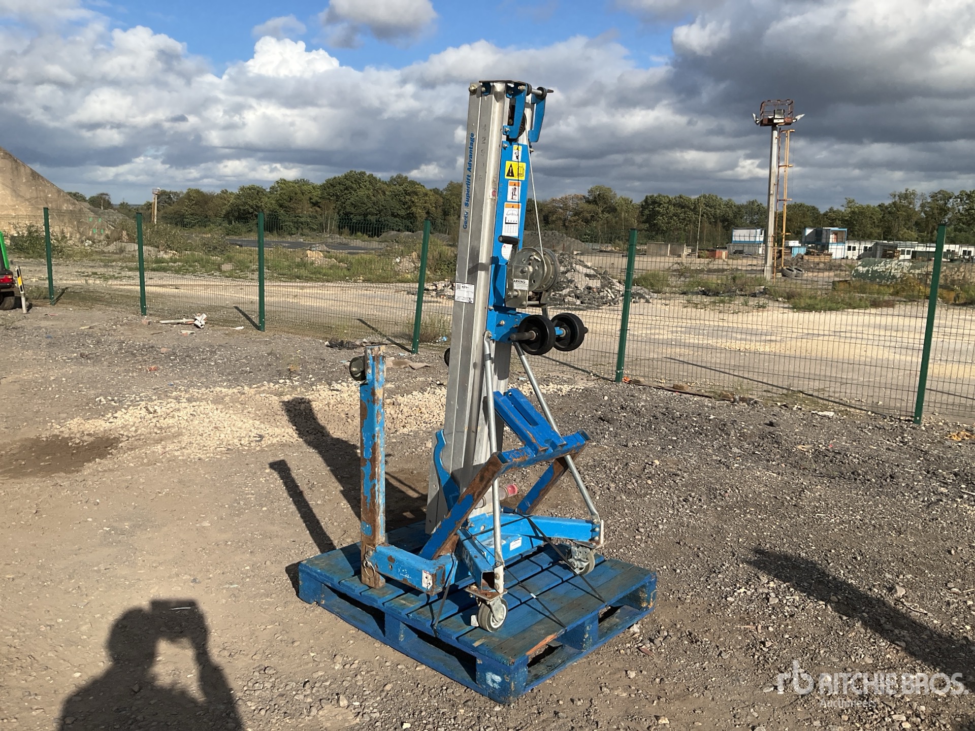 2019 Genie SLA10