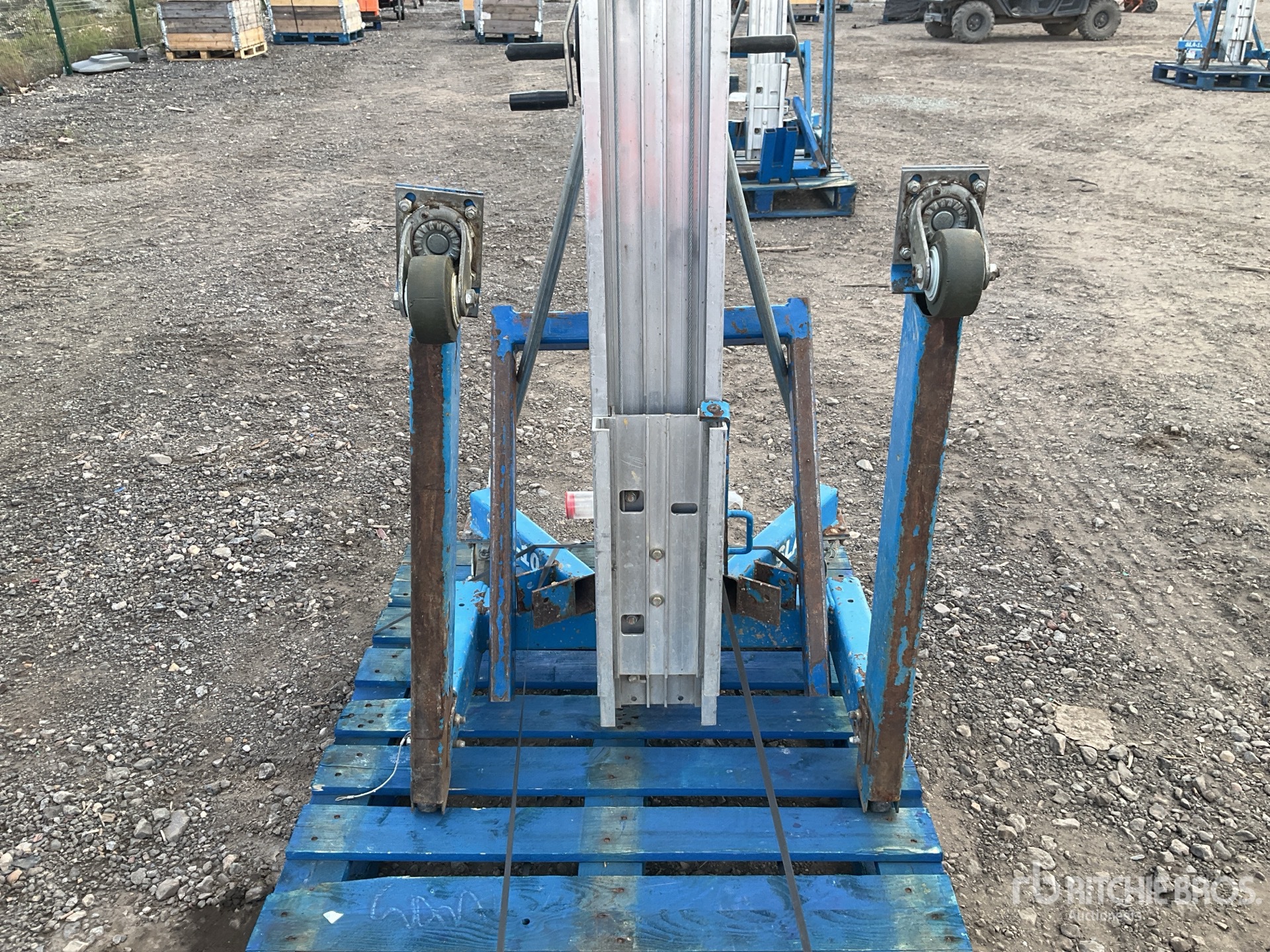 2019 Genie SLA10