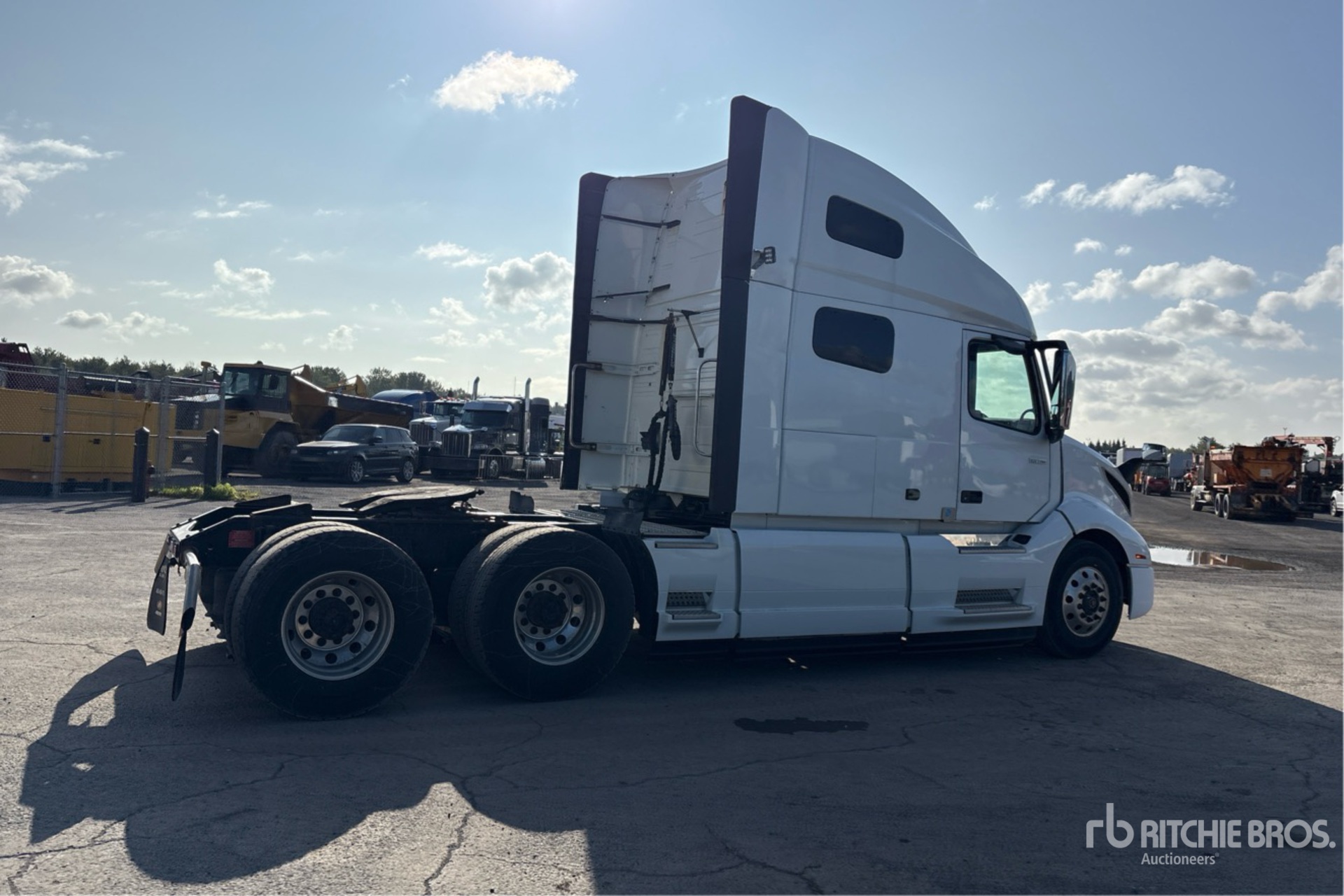 2020 Volvo VNL
