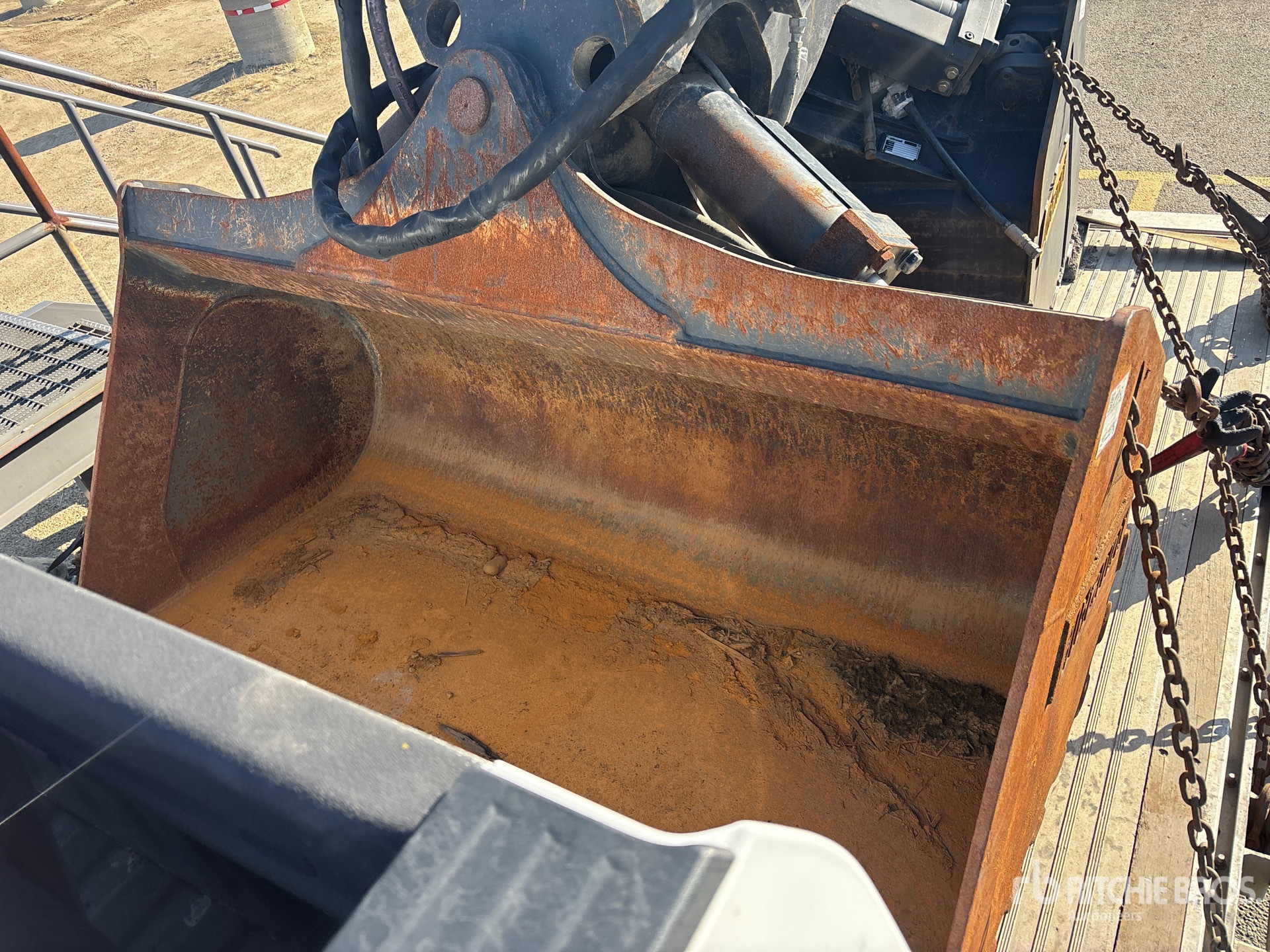 Brandt 72 in Q/C Hydraulic Tilting