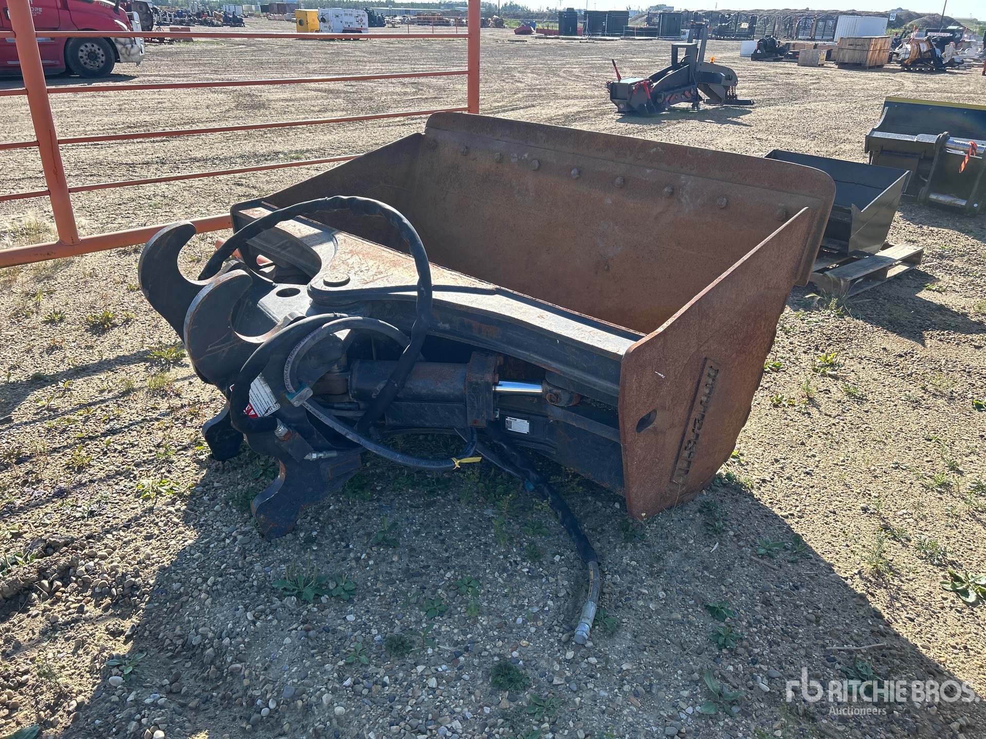 Brandt 72 in Q/C Hydraulic Tilting