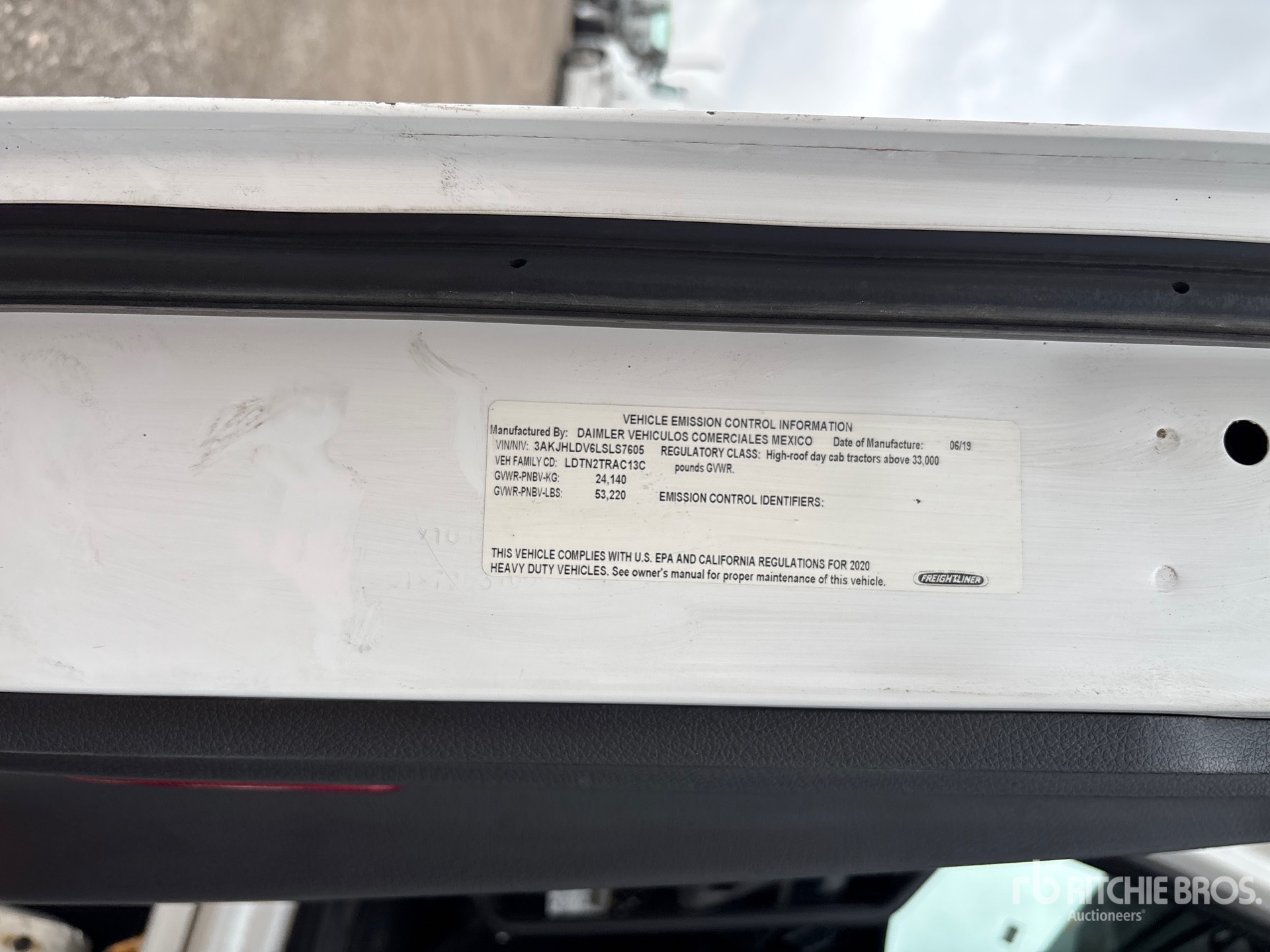2020 Freightliner CASCADIA 126
