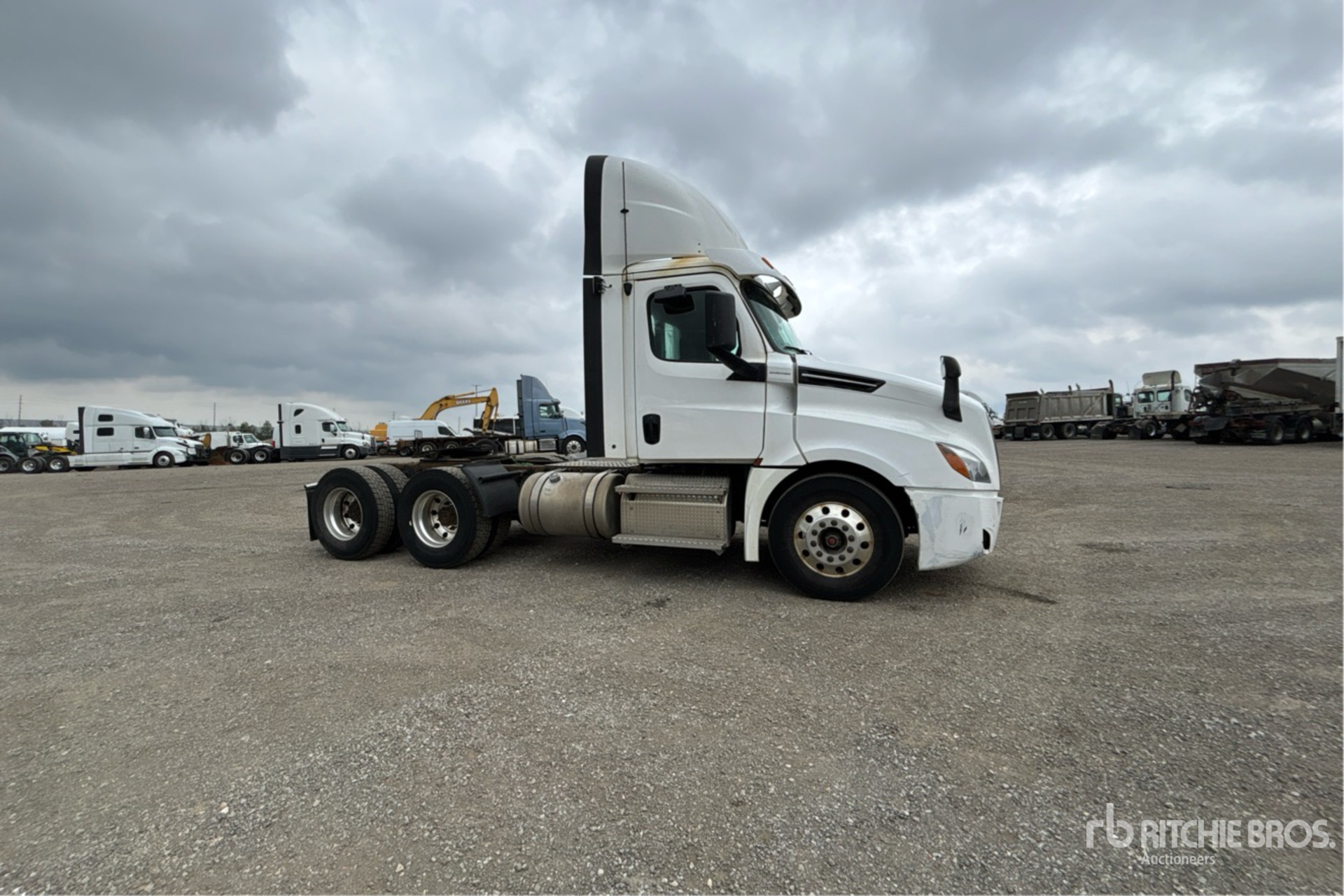 2020 Freightliner CASCADIA 126