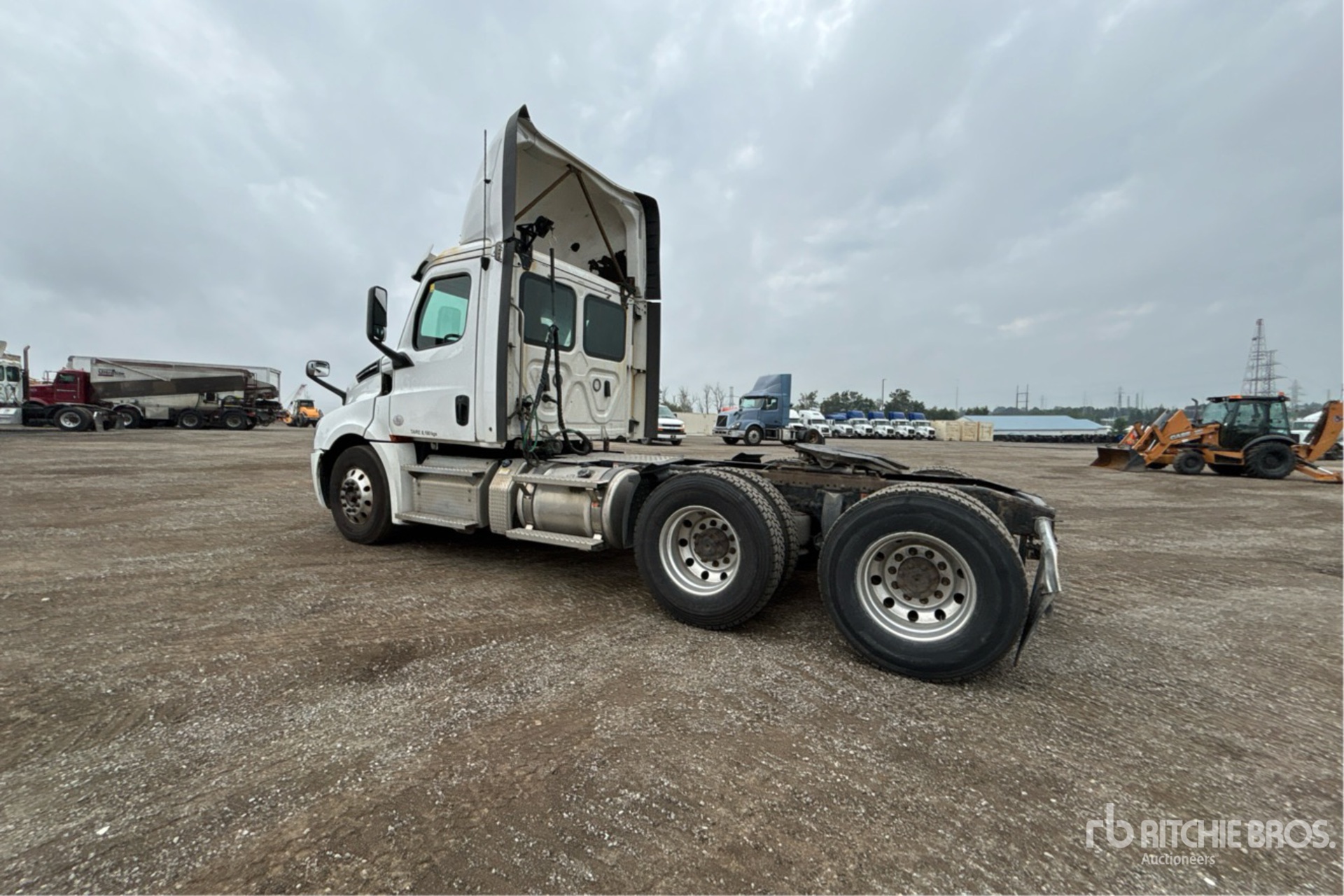 2020 Freightliner CASCADIA 126
