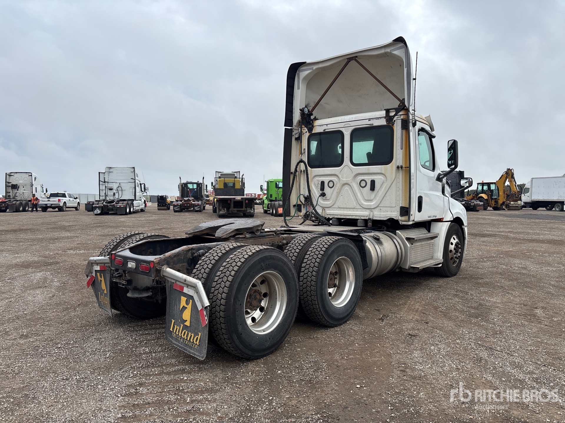 2020 Freightliner CASCADIA 126
