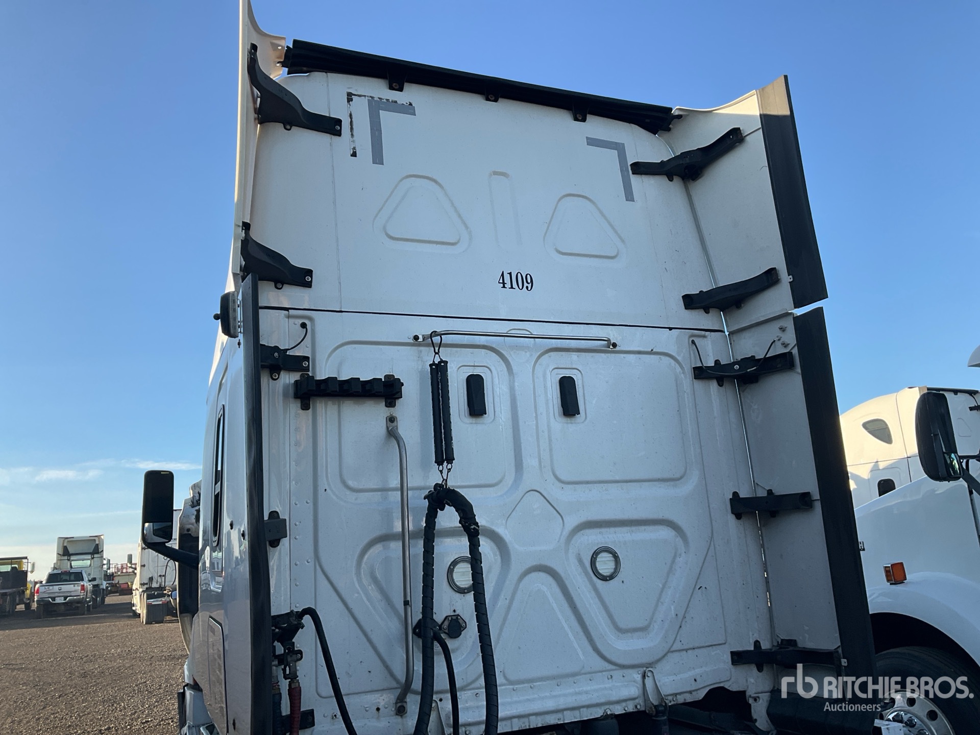 2019 Freightliner CASCADIA 126
