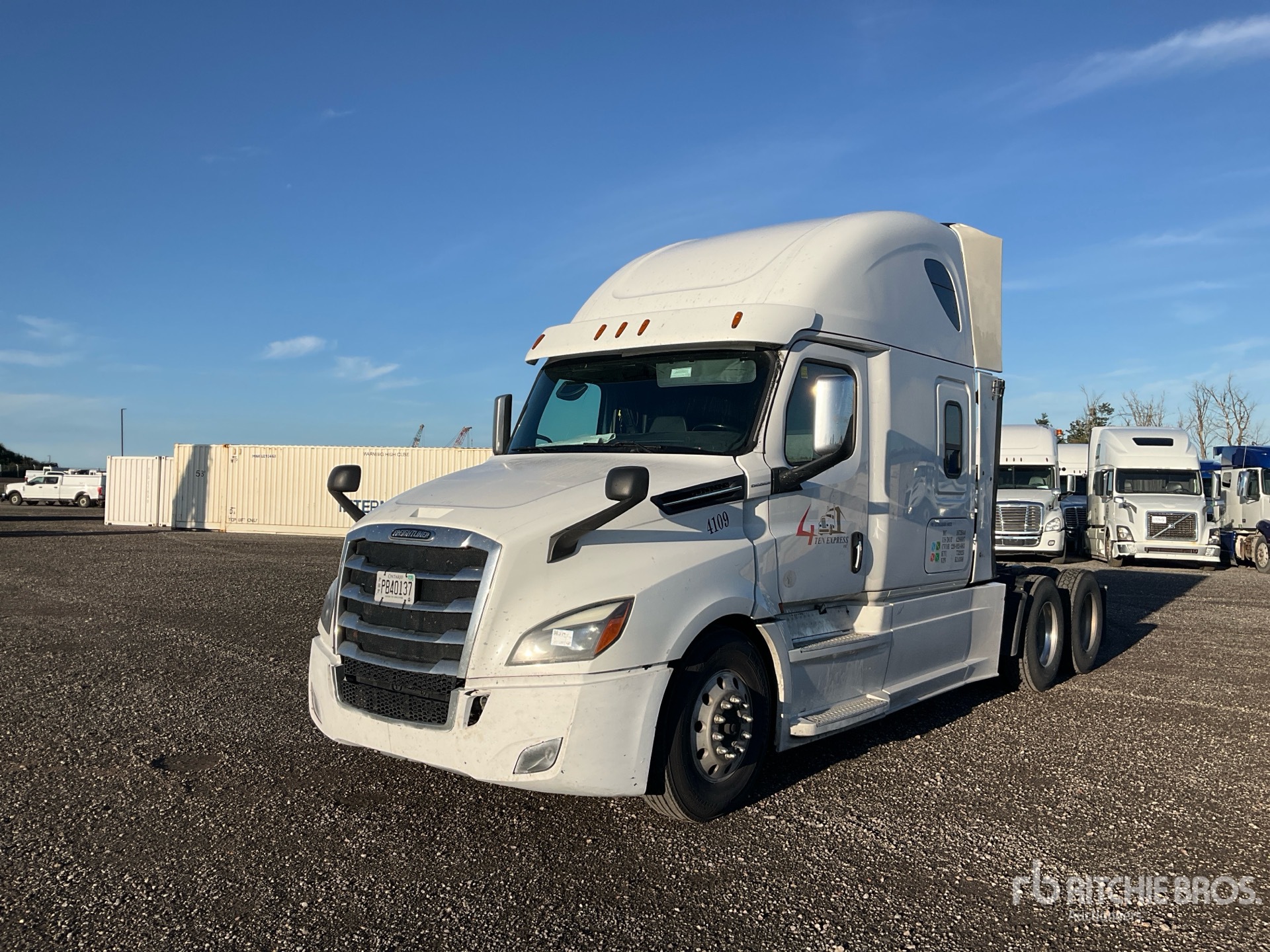 2019 Freightliner CASCADIA 126