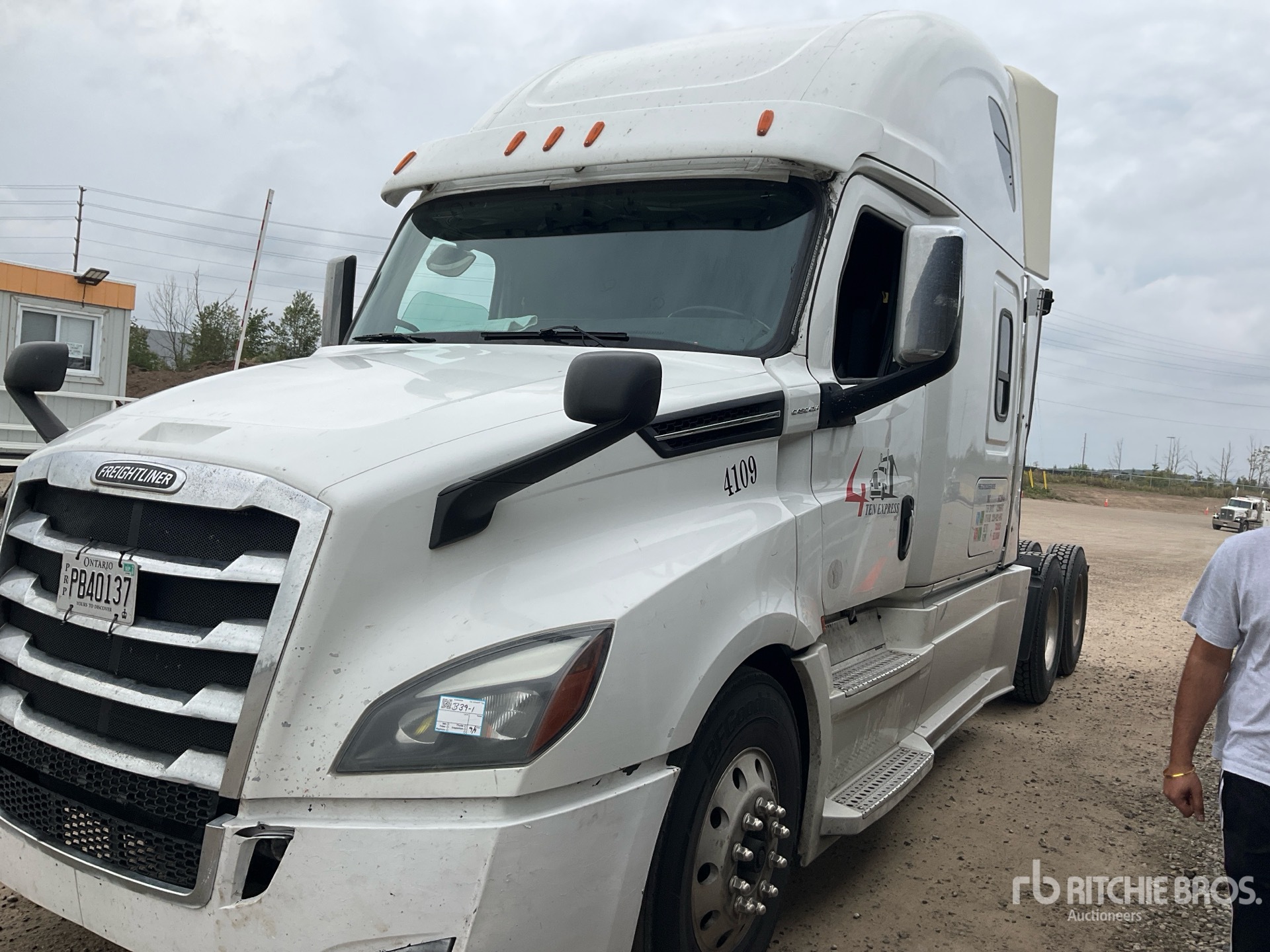 2019 Freightliner CASCADIA 126