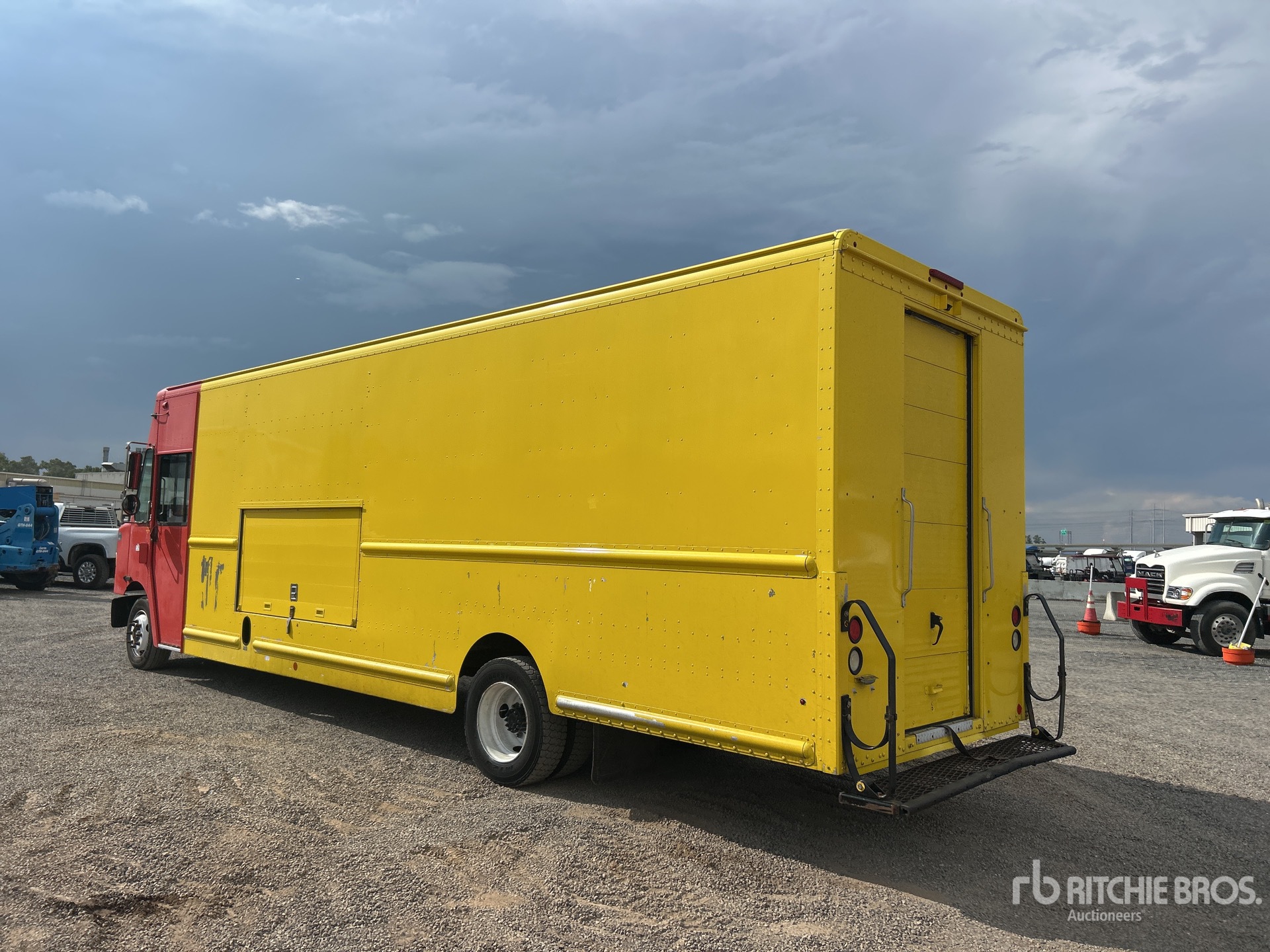 2017 Freightliner MT55