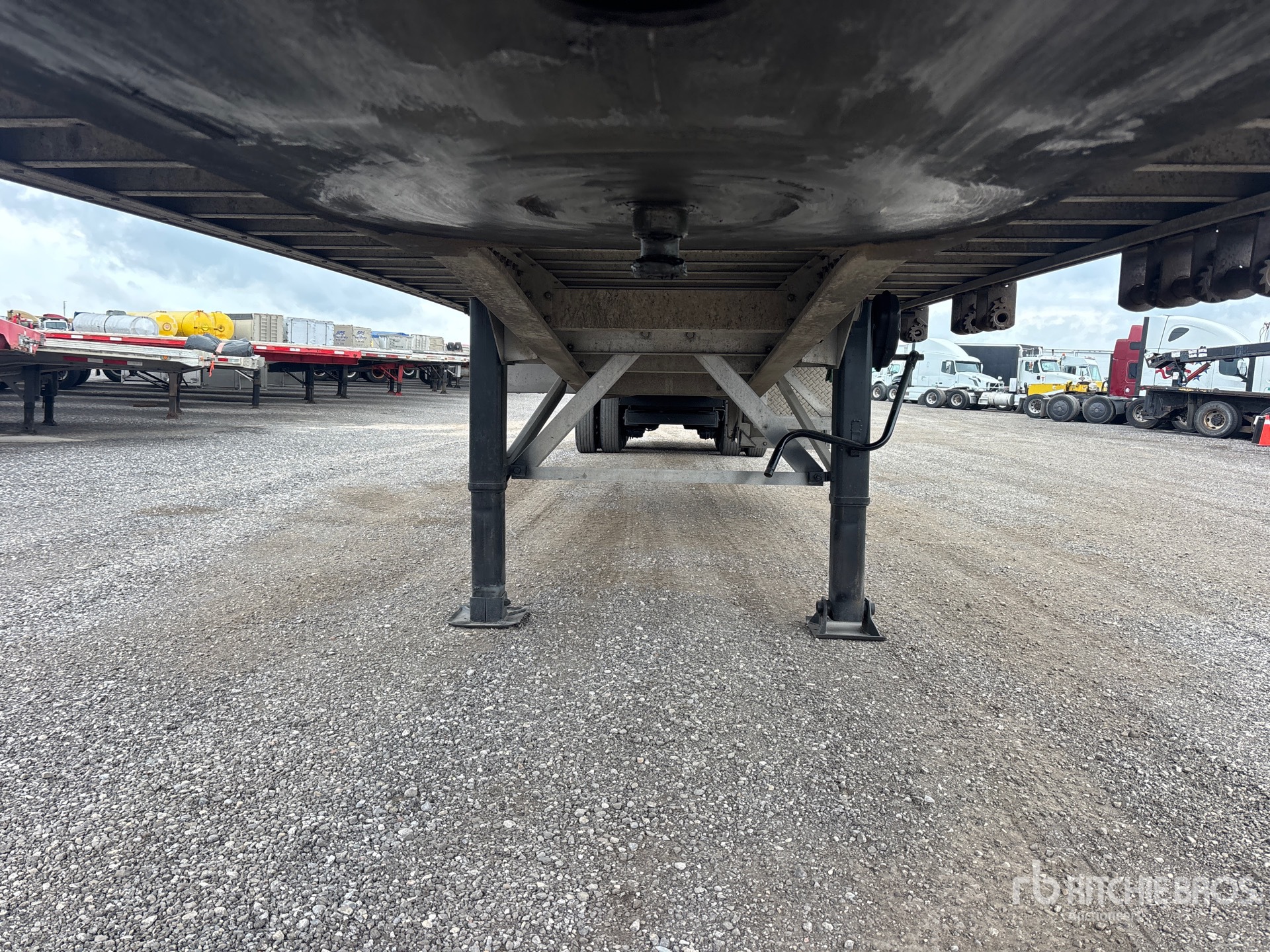 2015 Reitnouer 53ft T/A