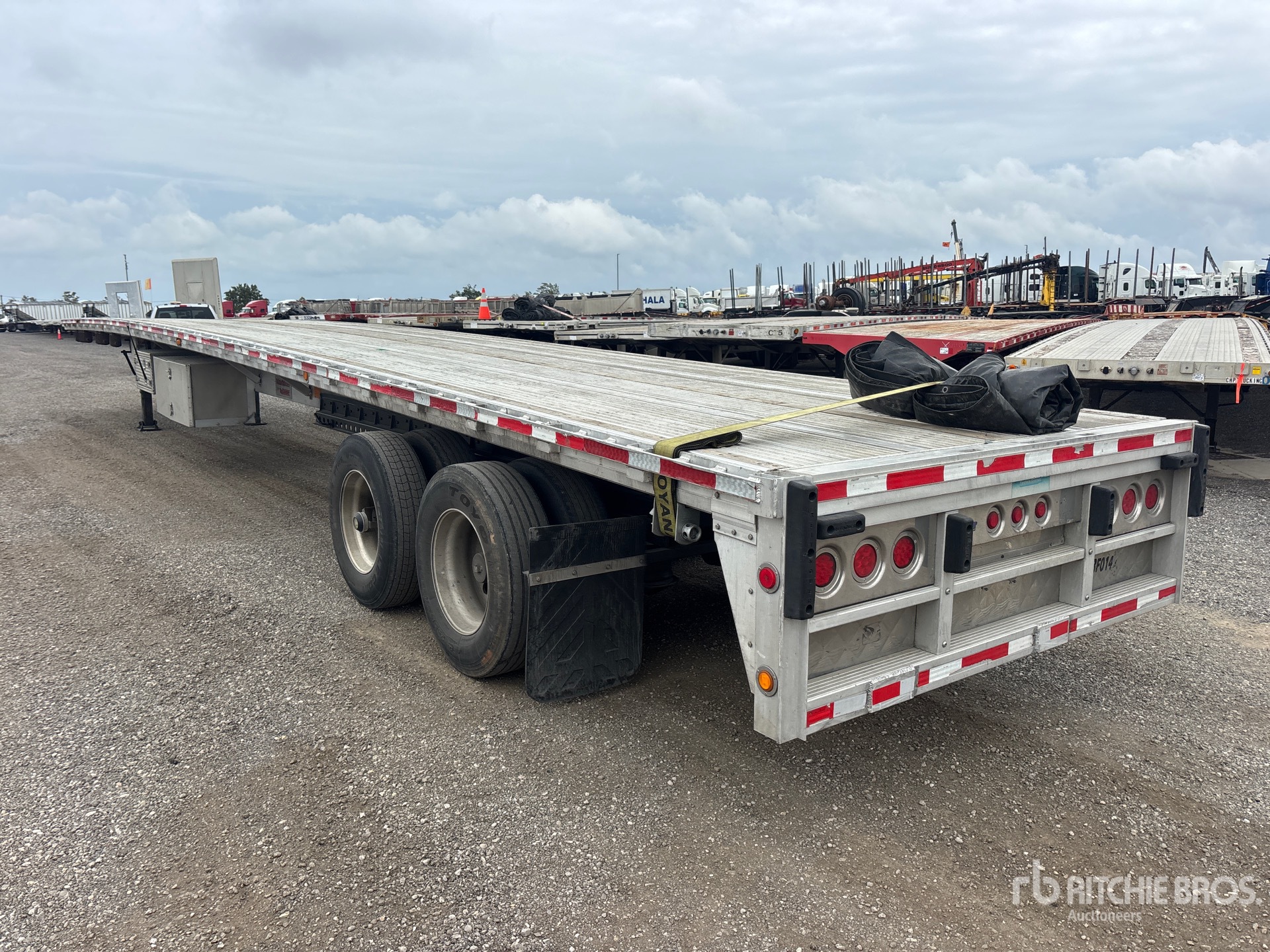 2015 Reitnouer 53ft T/A