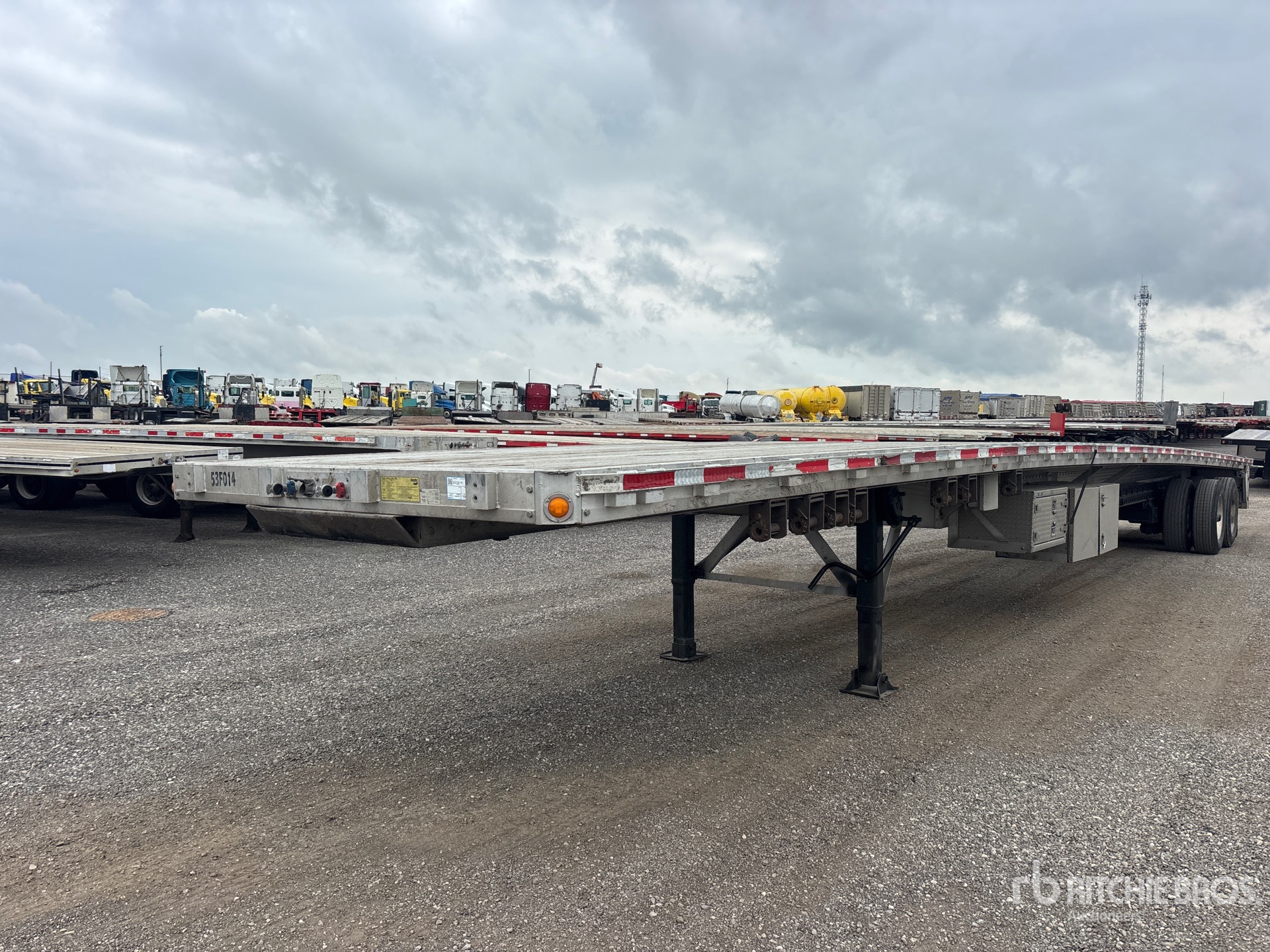 2015 Reitnouer 53ft T/A