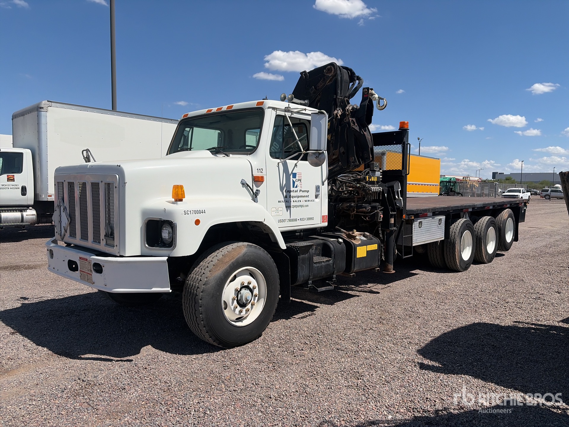Photo of 1998 International F-2674