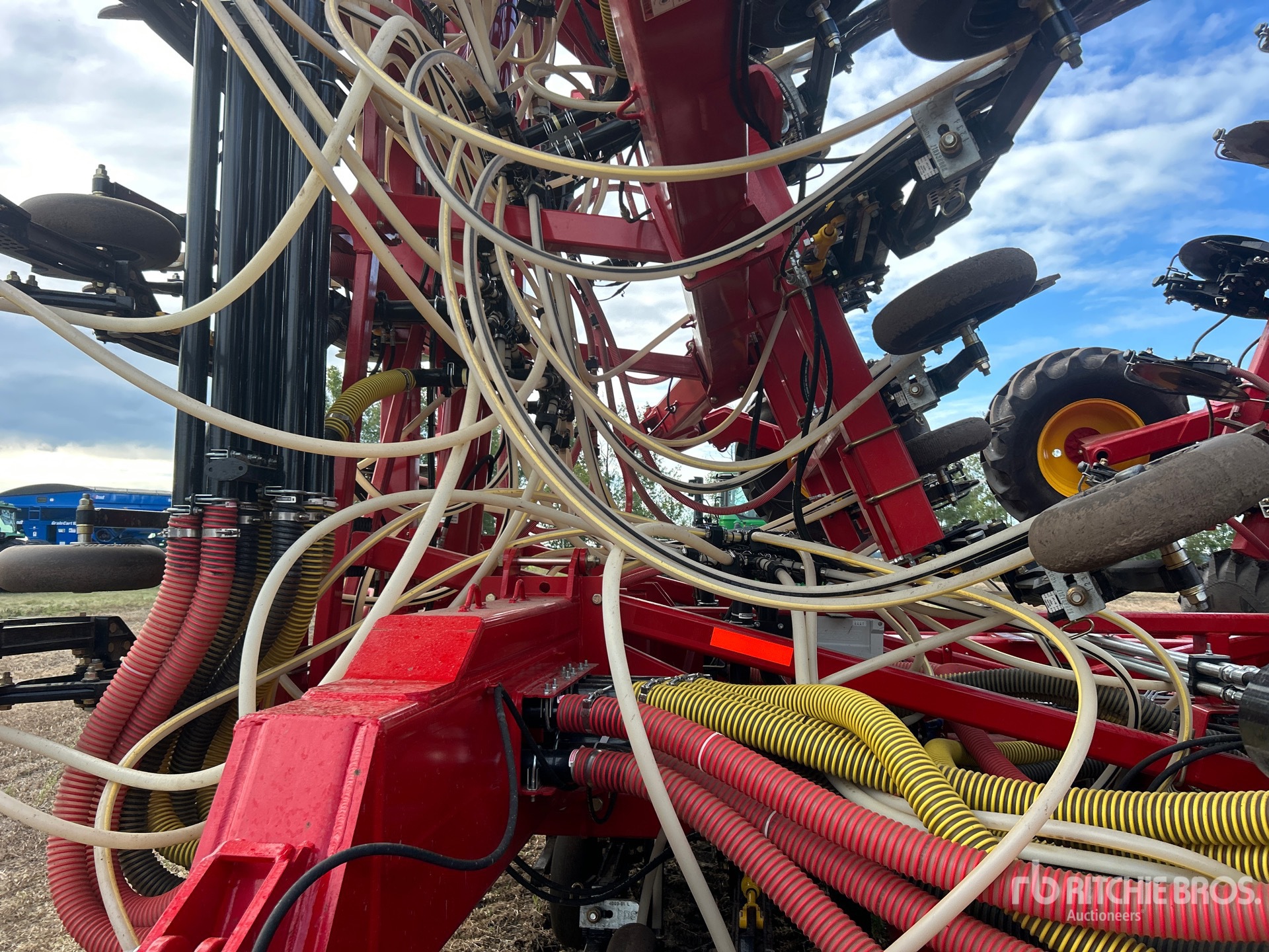 2024 Bourgault 3335-76 QDA