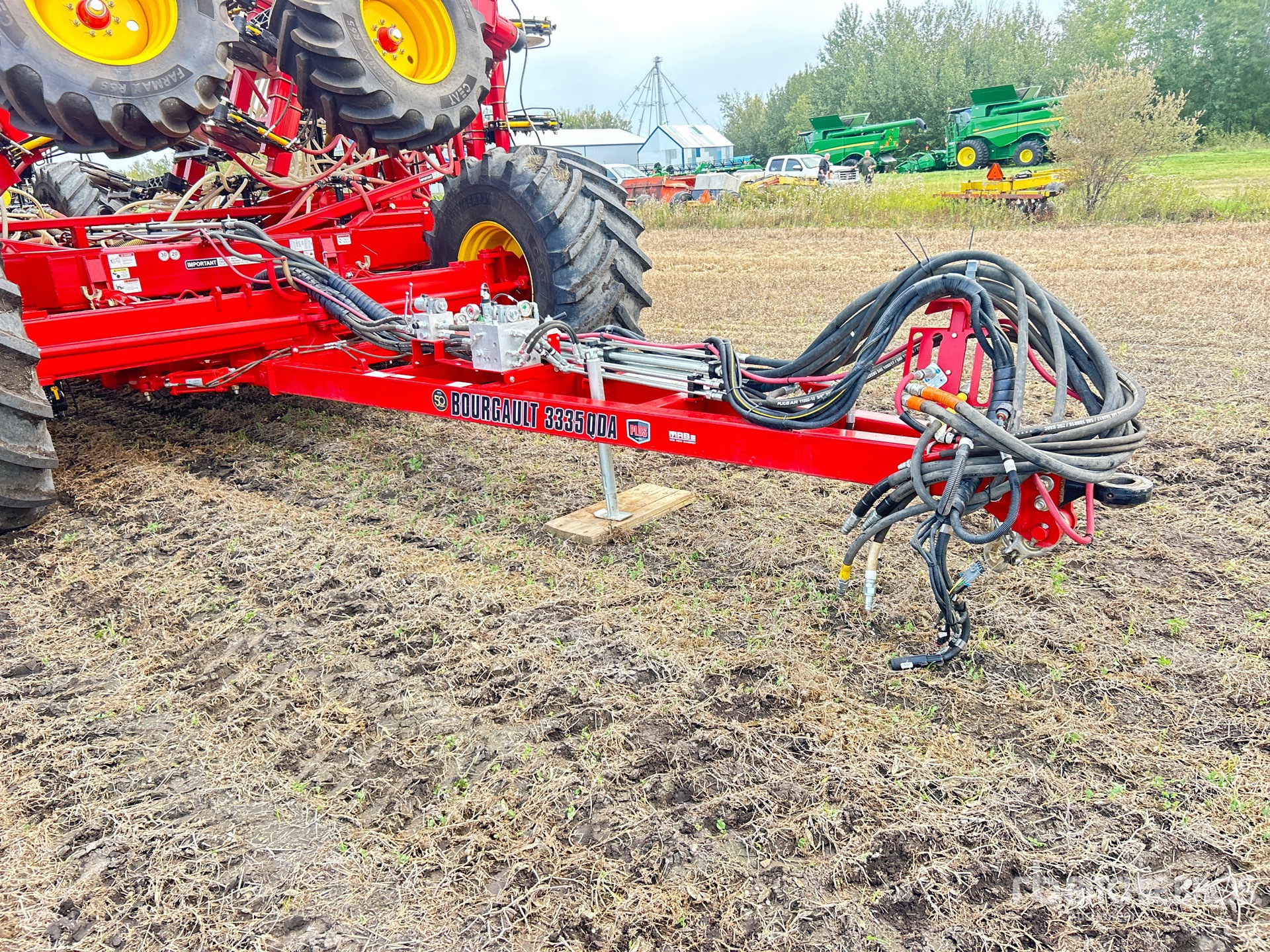 2024 Bourgault 3335-76 QDA