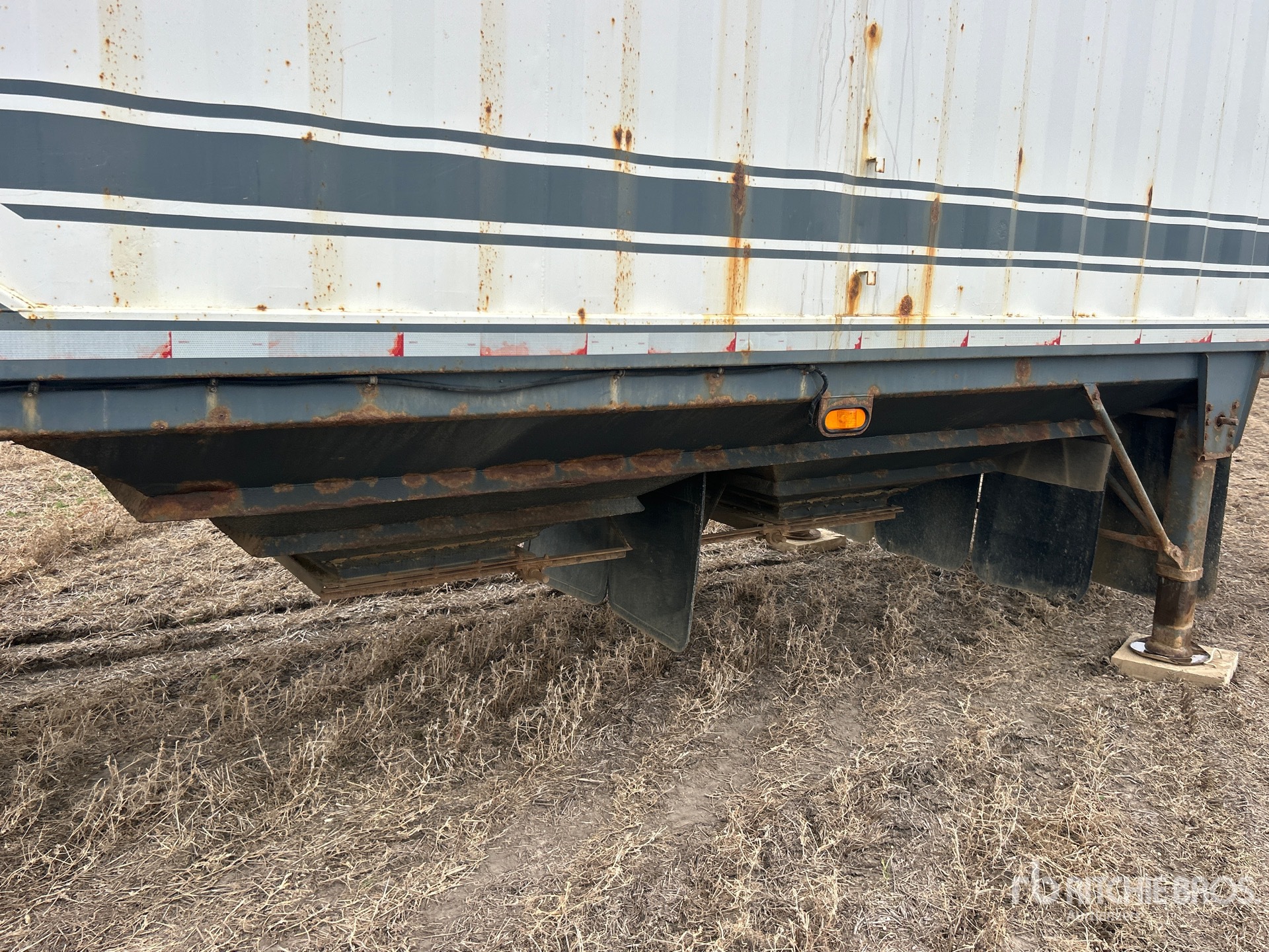 2000 Advance 28 ft Tri/A Super B-Train Lead
