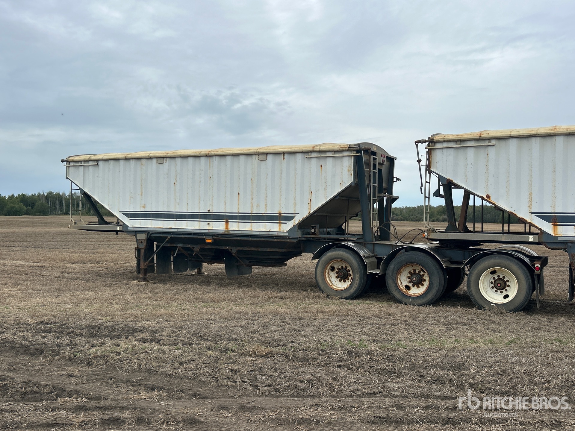 2000 Advance 28 ft Tri/A Super B-Train Lead