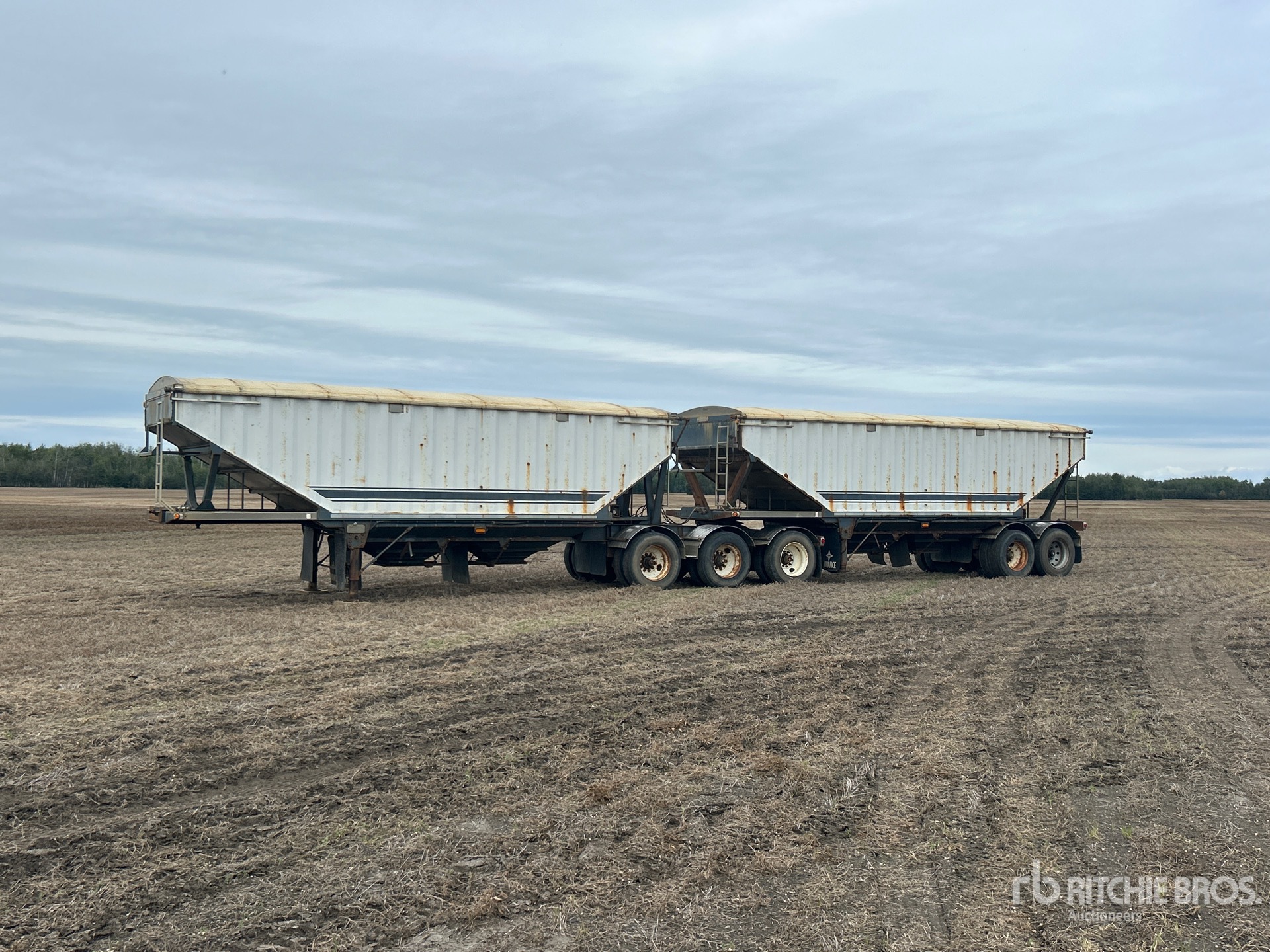 2000 Advance 28 ft Tri/A Super B-Train Lead