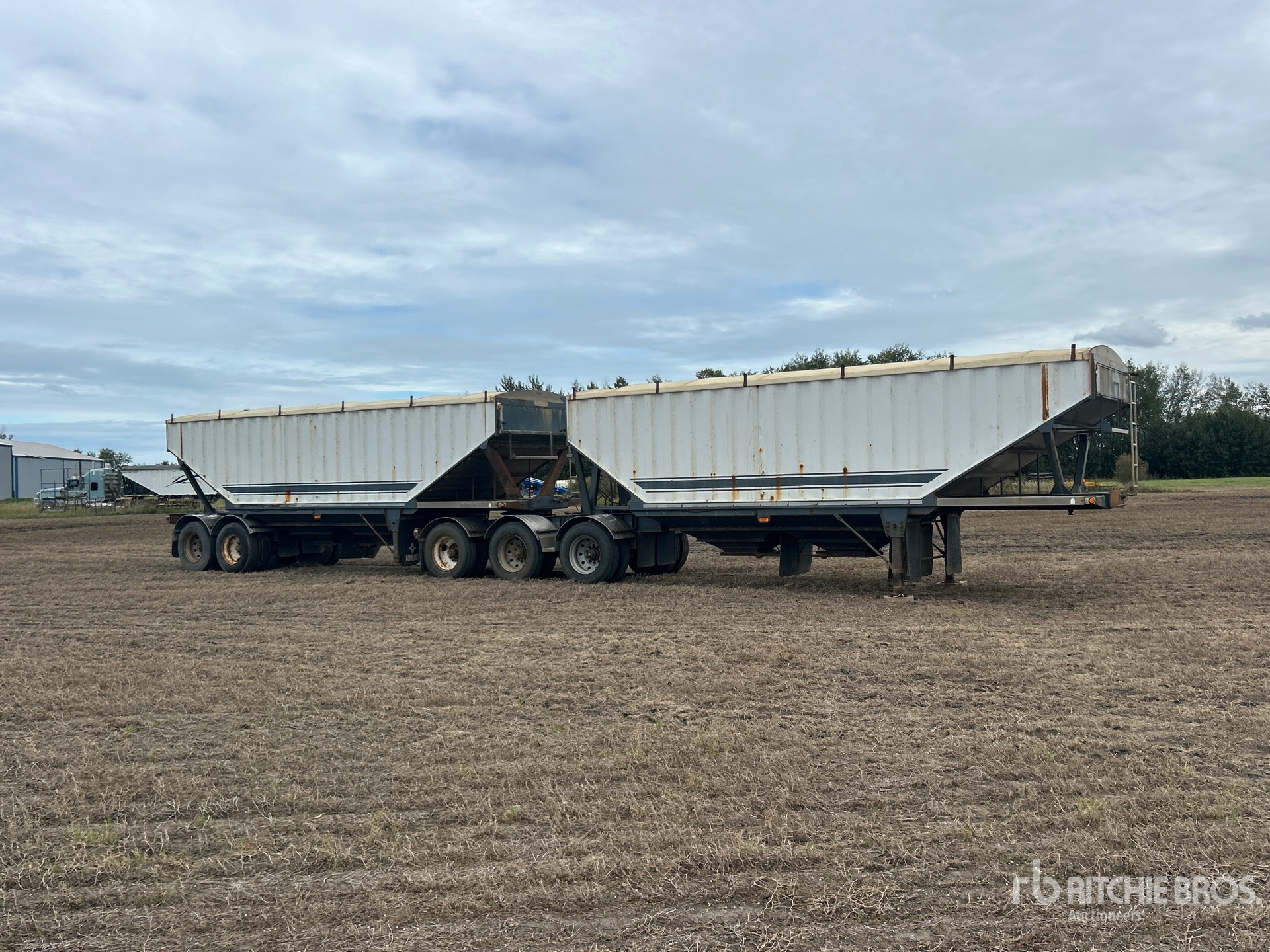 2000 Advance 28 ft Tri/A Super B-Train Lead