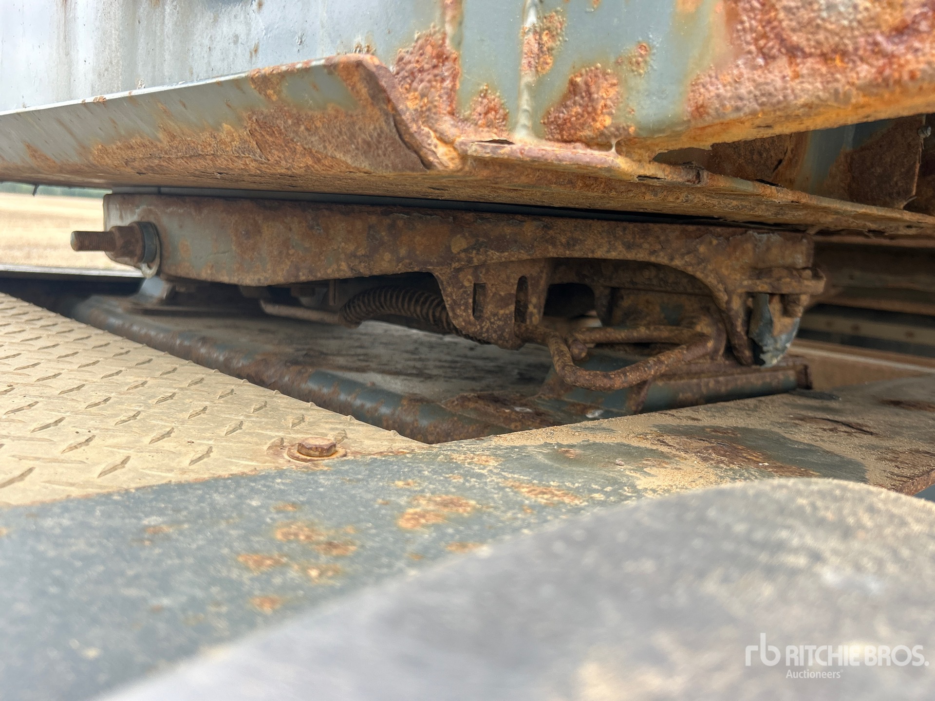 2000 Advance 28 ft Tri/A Super B-Train Lead