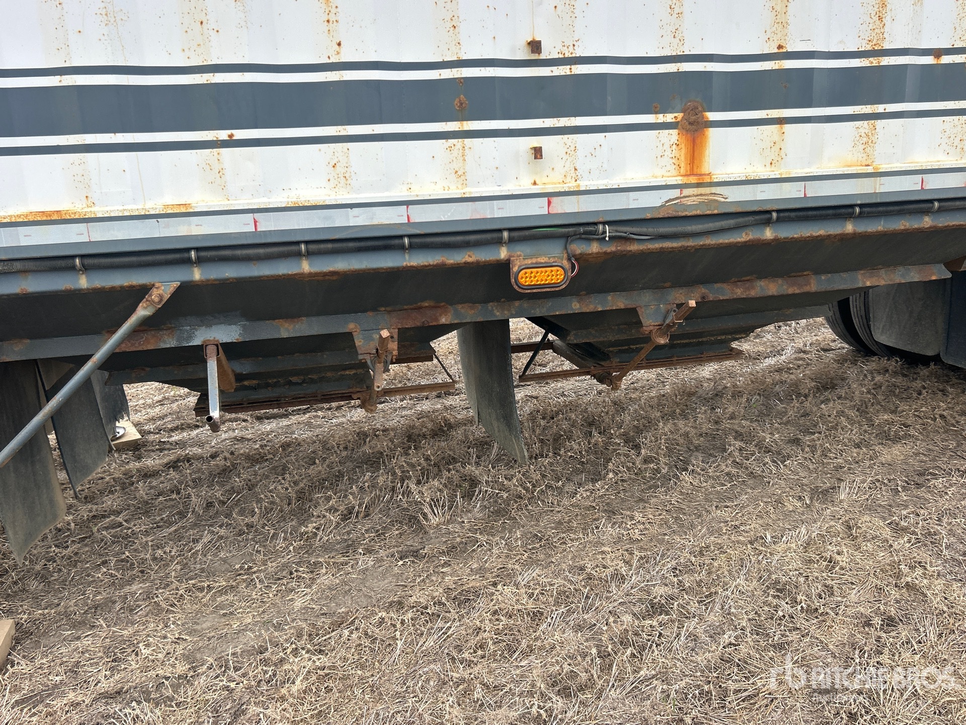 2000 Advance 28 ft Tri/A Super B-Train Lead