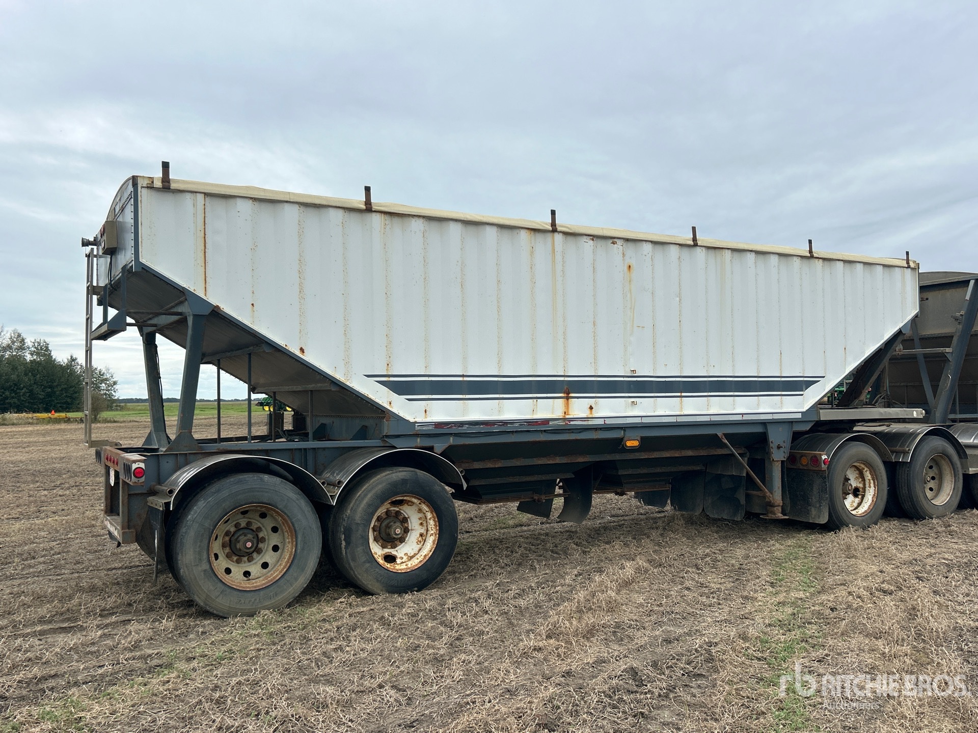 2000 Advance 28 ft T/A Super B-Train Pup