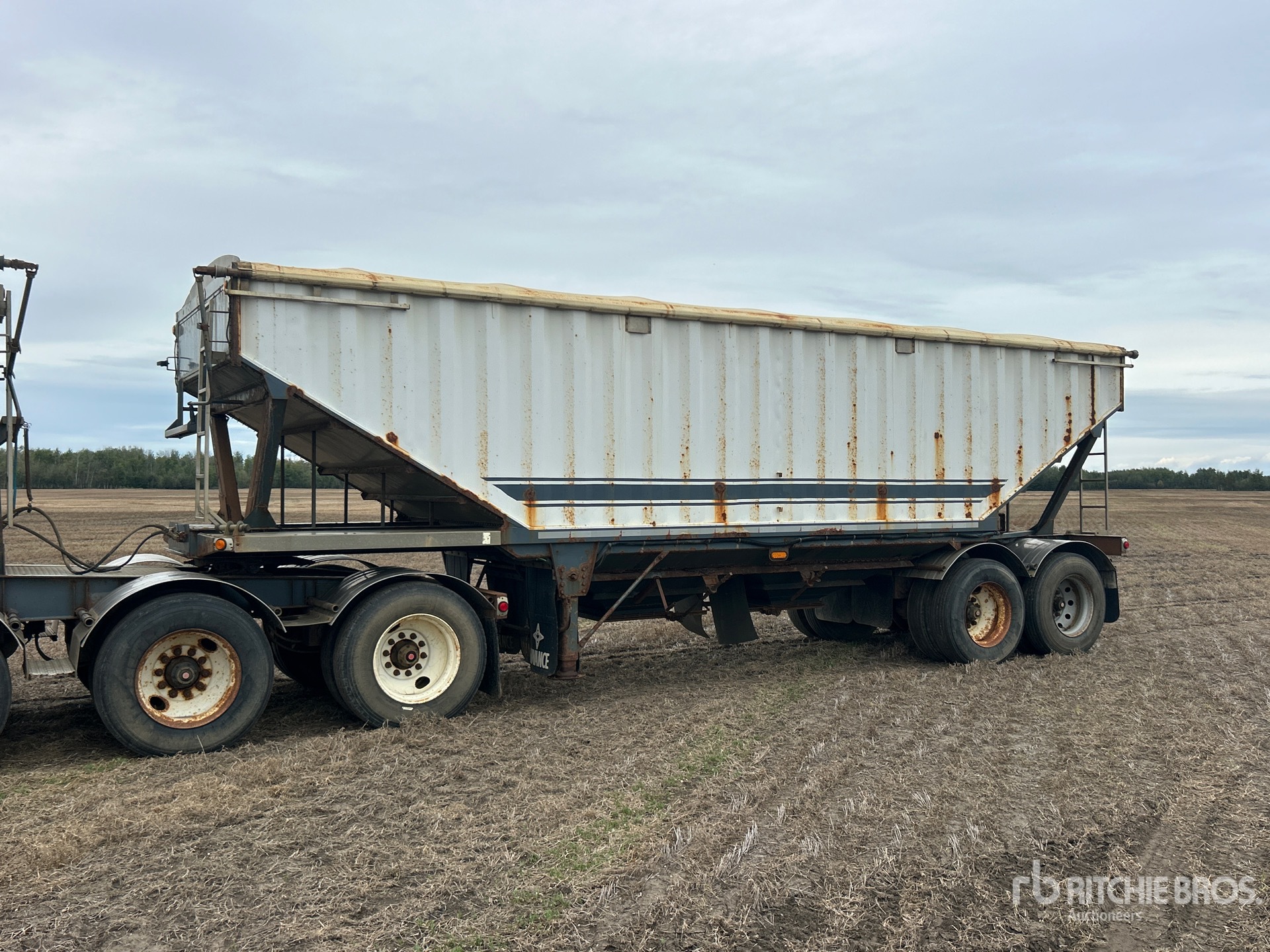 2000 Advance 28 ft T/A Super B-Train Pup