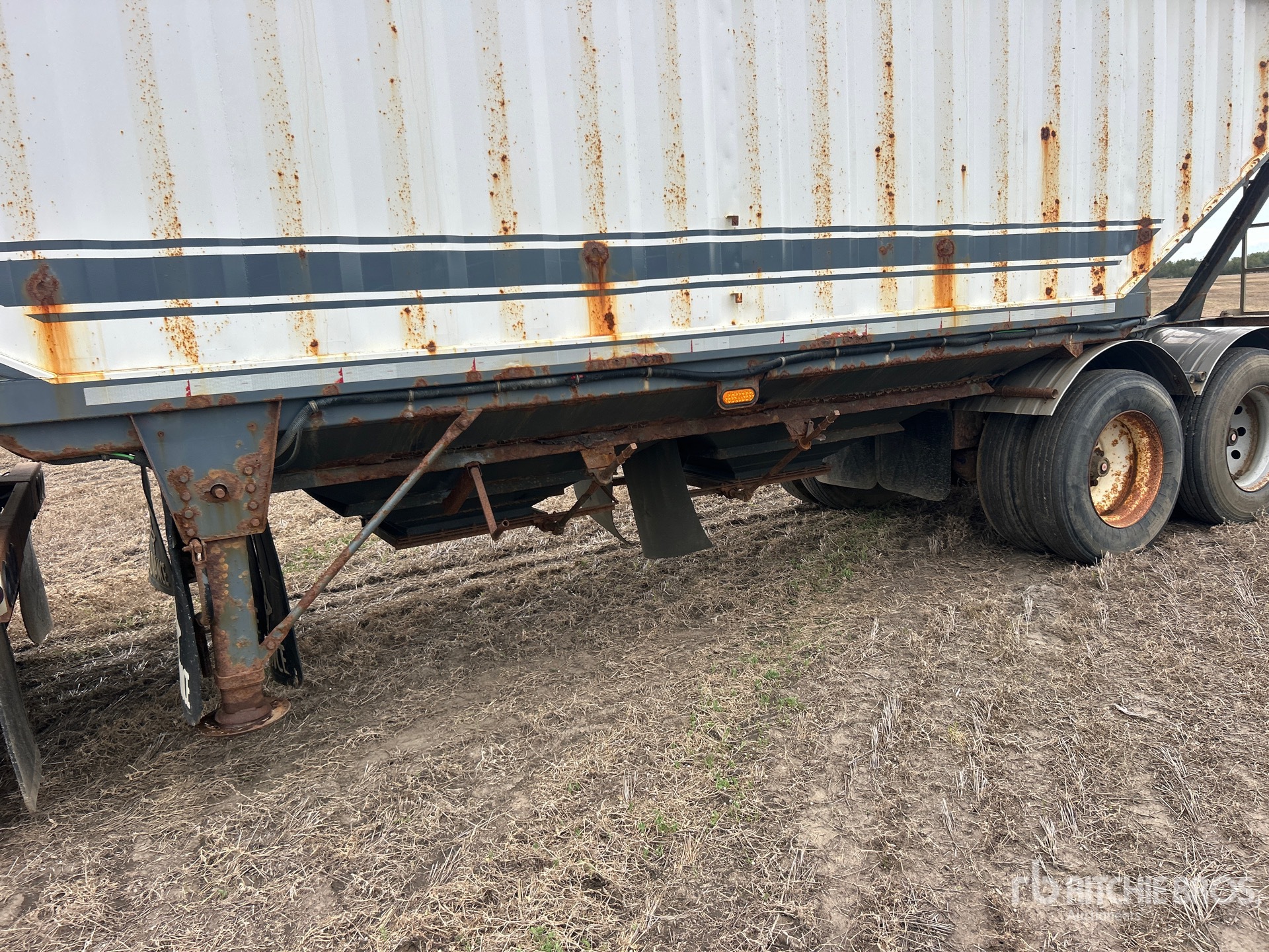 2000 Advance 28 ft T/A Super B-Train Pup